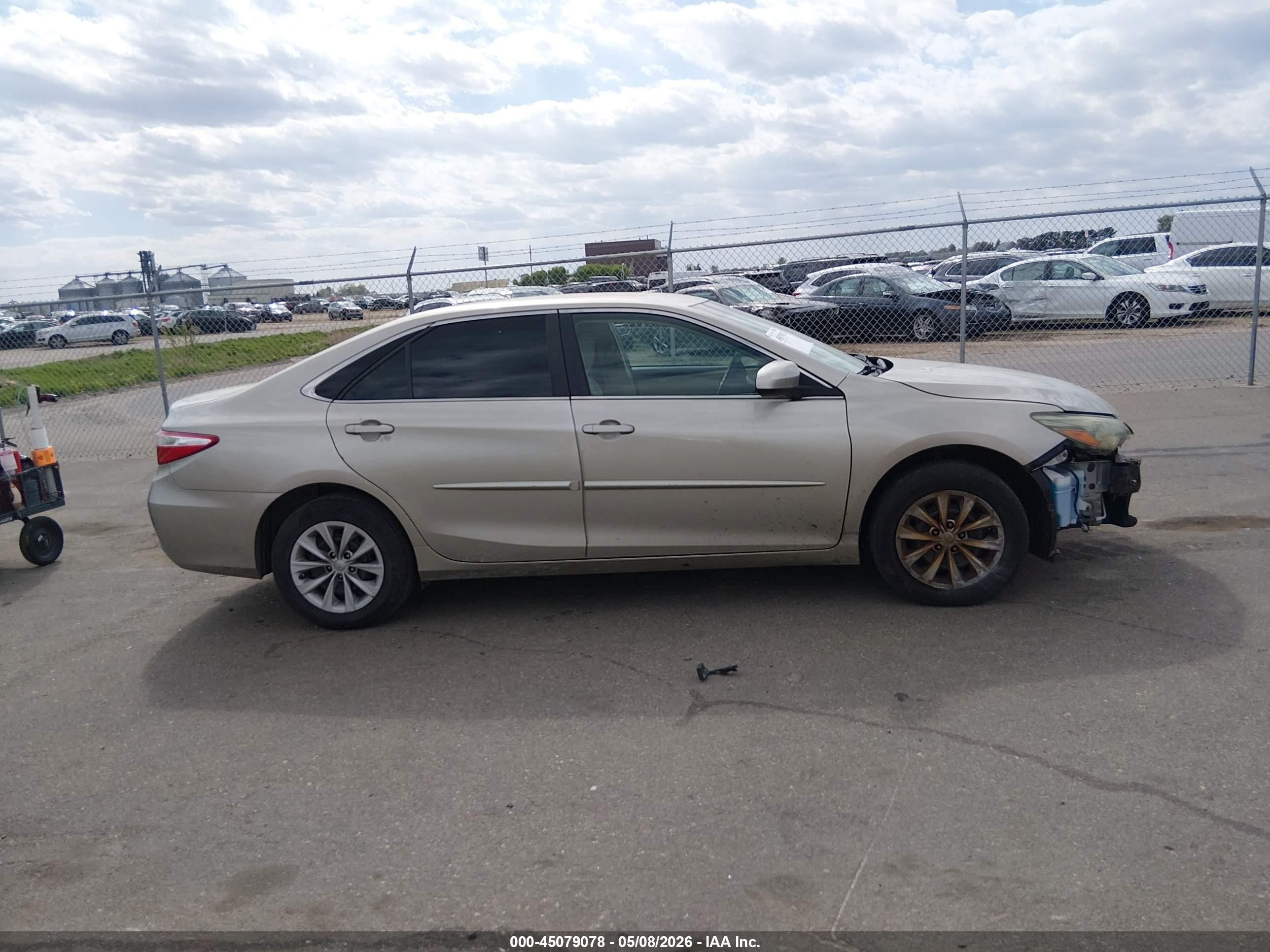 2015 Toyota Camry Le Tan vin: 4T4BF1FK6FR507672
