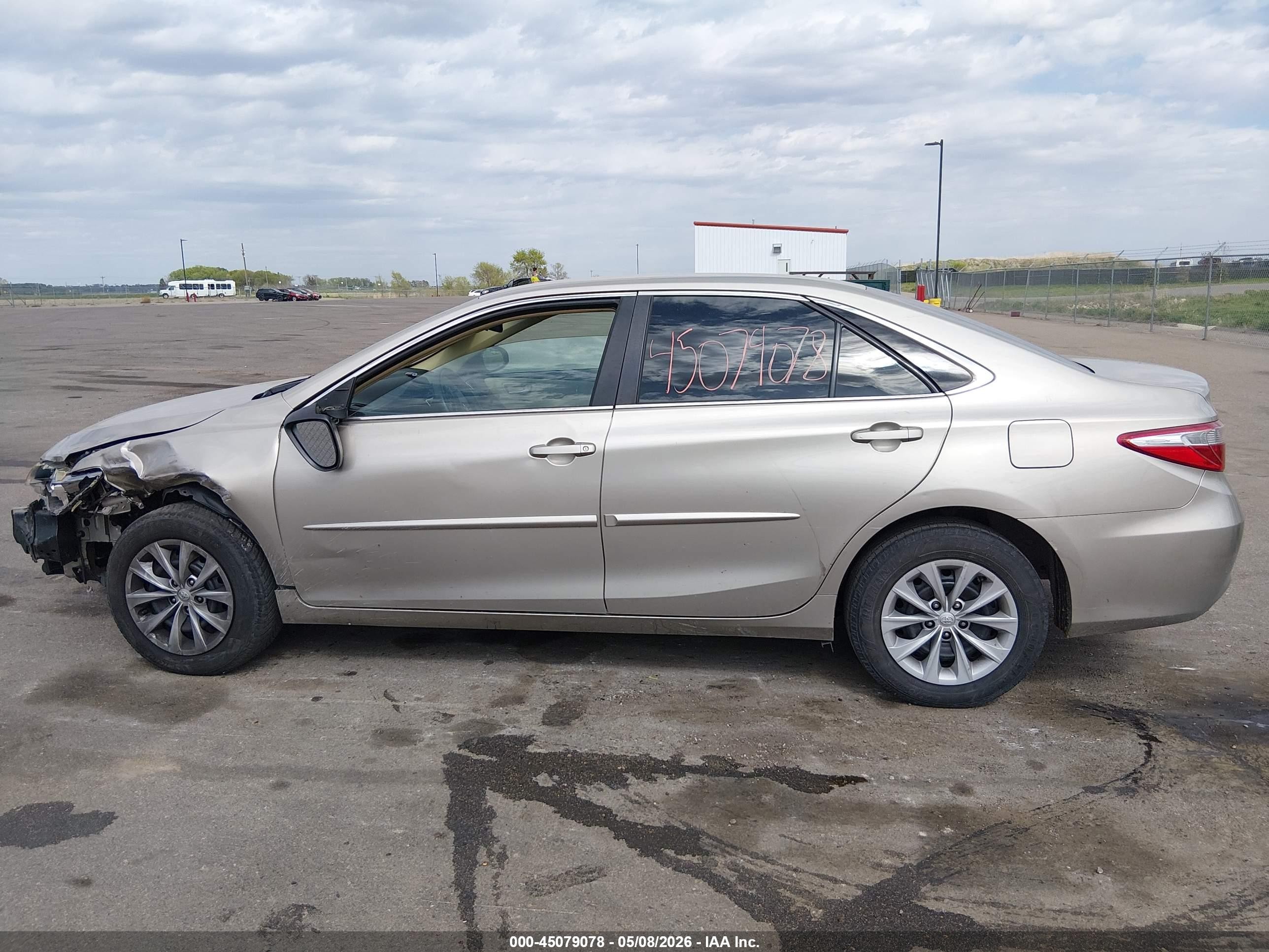 2015 Toyota Camry Le Tan vin: 4T4BF1FK6FR507672
