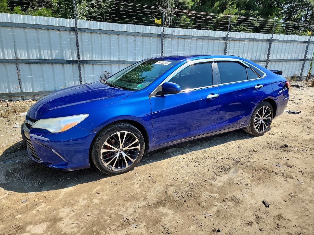 2015 Toyota Camry Le Blue vin: 4T4BF1FK6FR511284