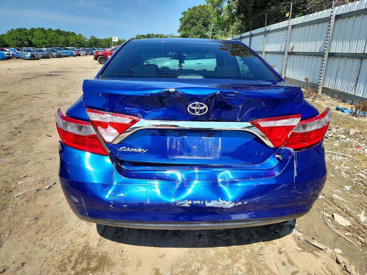 2015 Toyota Camry Le Blue vin: 4T4BF1FK6FR511284