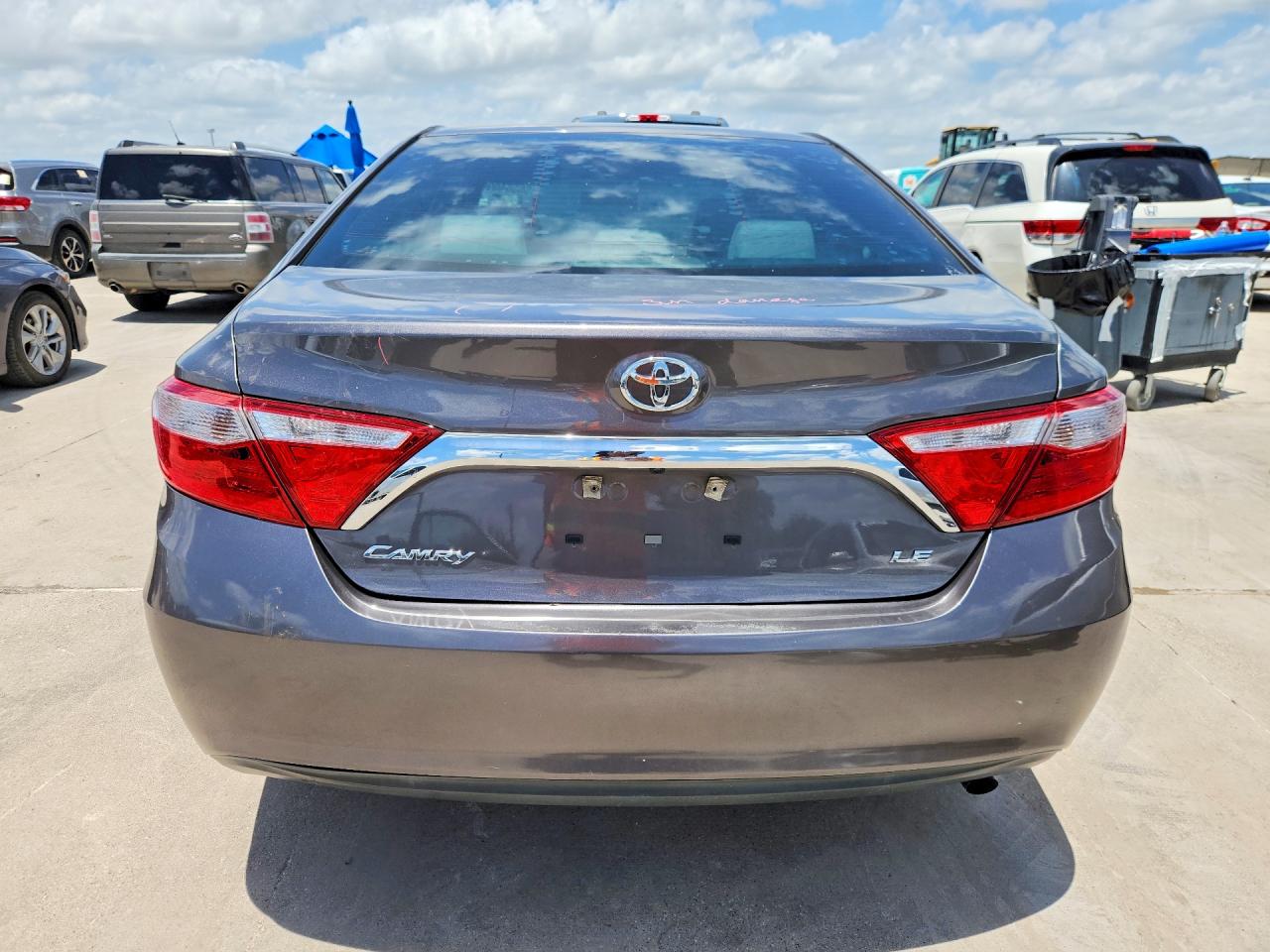 2016 Toyota Camry Le Gray vin: 4T4BF1FK6GR547901