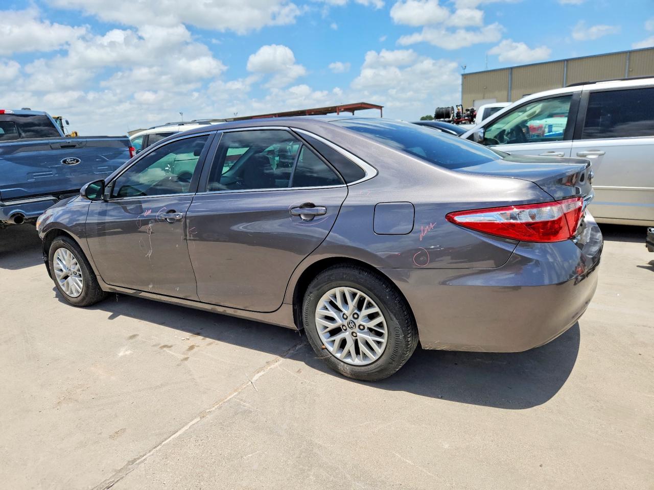 2016 Toyota Camry Le Gray vin: 4T4BF1FK6GR547901