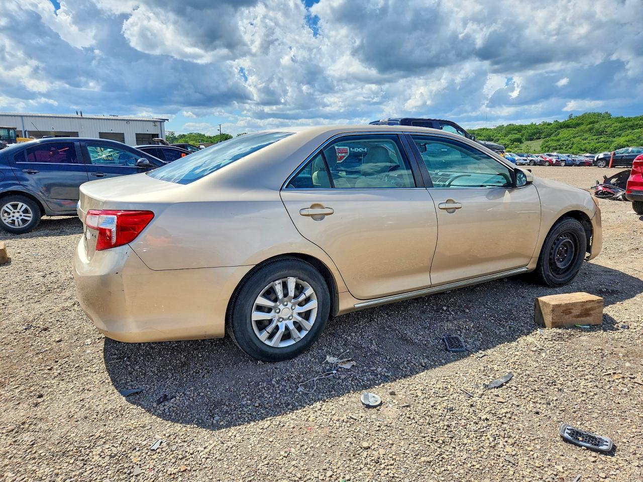 2012 Toyota Camry Le Gold vin: 4T4BF1FK7CR178699