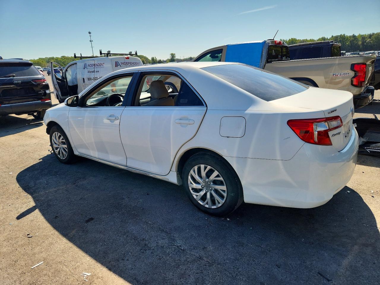 2012 Toyota Camry Le White vin: 4T4BF1FK7CR194580