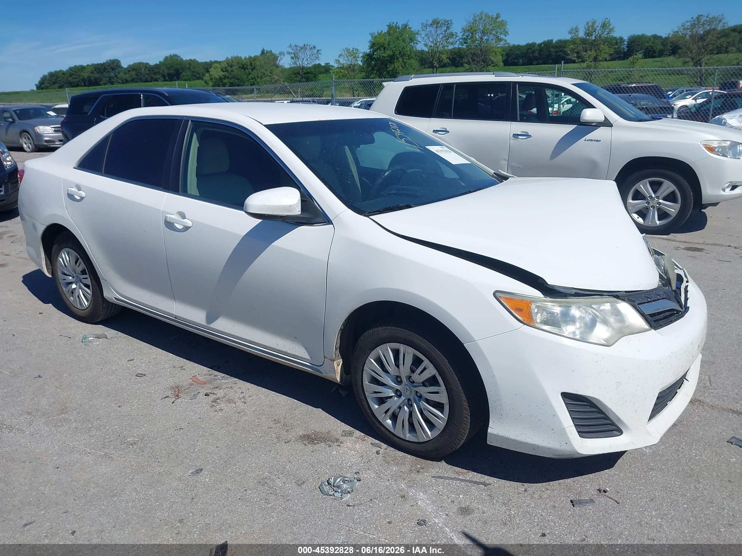 2012 Toyota Camry Le White vin: 4T4BF1FK7CR204010