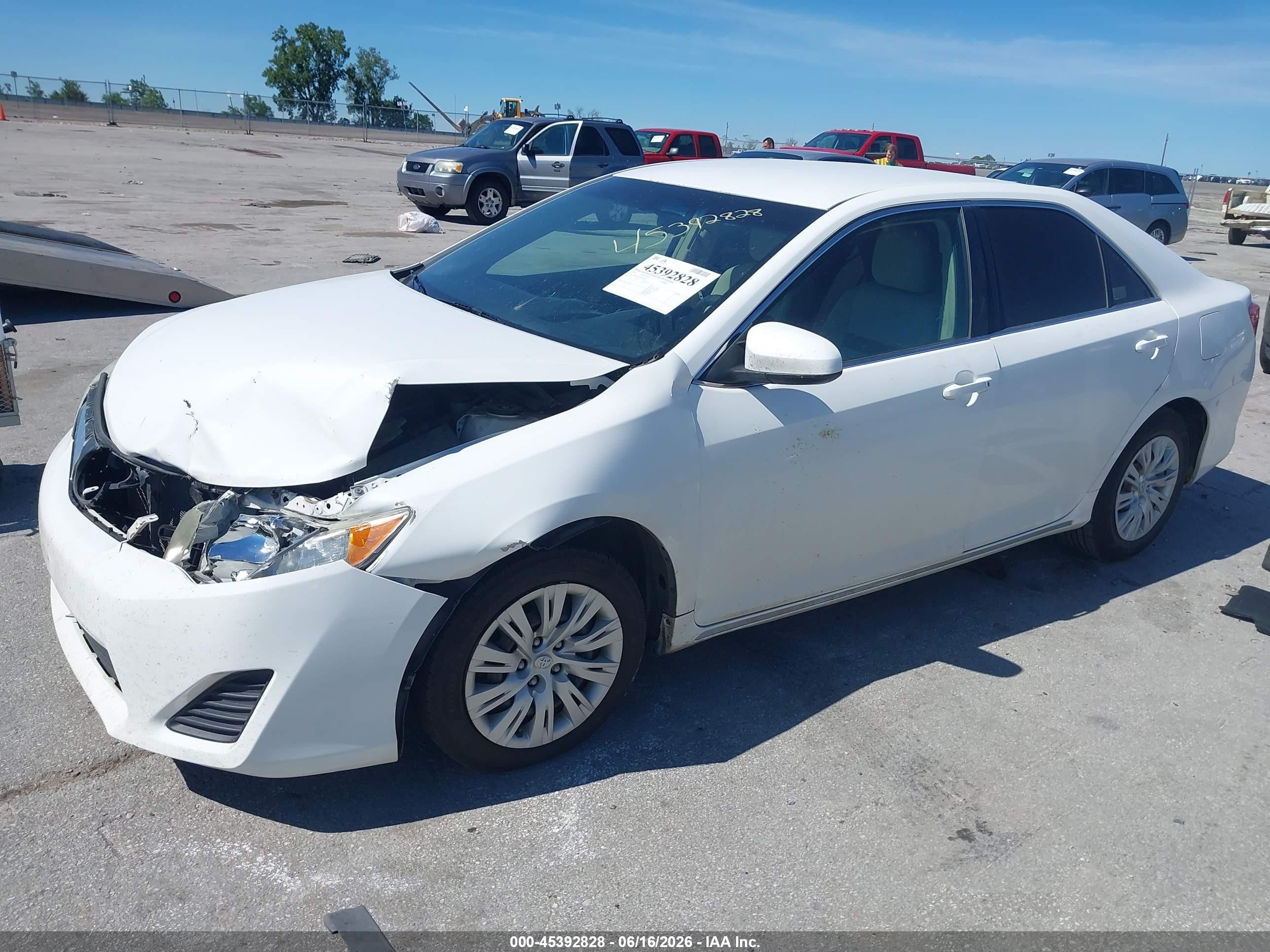 2012 Toyota Camry Le White vin: 4T4BF1FK7CR204010