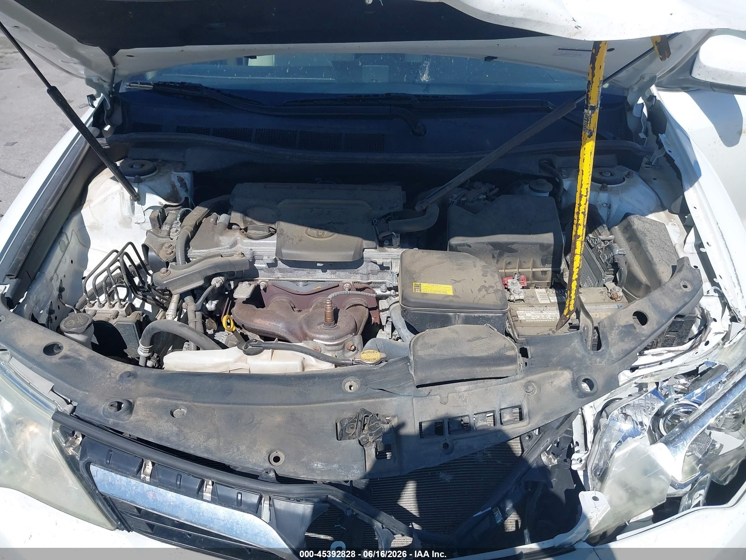 2012 Toyota Camry Le White vin: 4T4BF1FK7CR204010