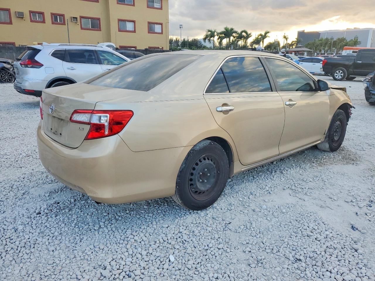 2012 Toyota Camry Le Beige vin: 4T4BF1FK7CR229800