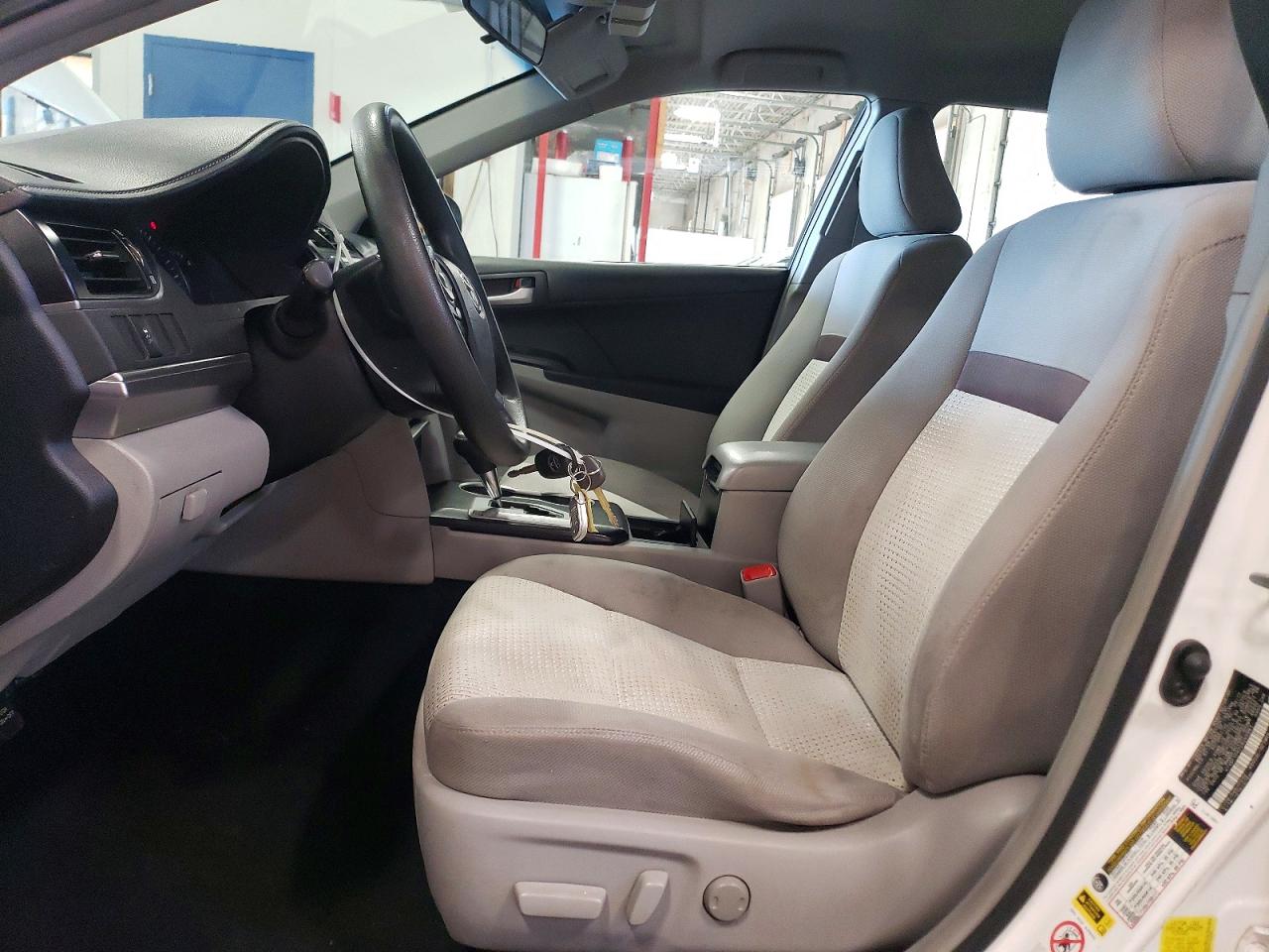 2012 Toyota Camry Le White vin: 4T4BF1FK7CR245981