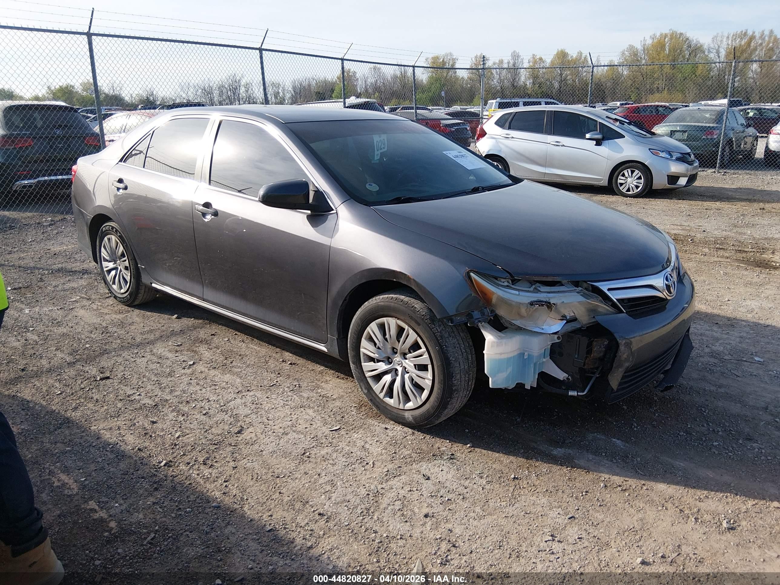 2013 Toyota Camry Le Серый vin: 4T4BF1FK7DR288797