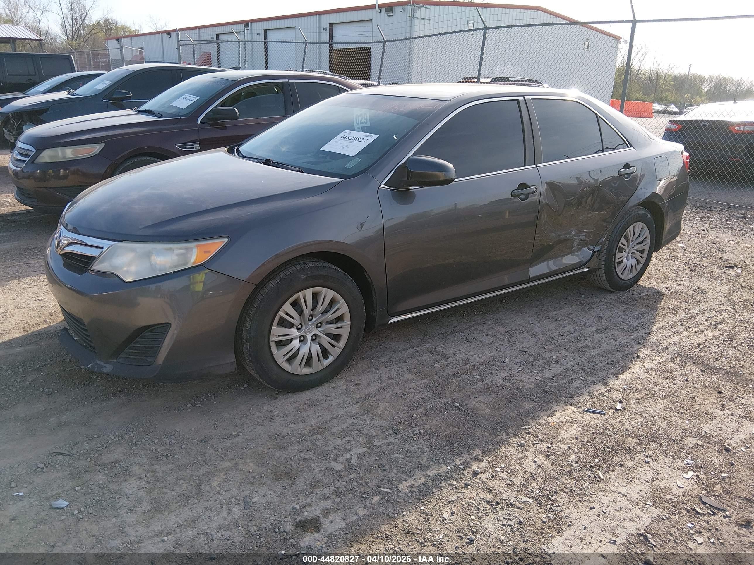 2013 Toyota Camry Le Серый vin: 4T4BF1FK7DR288797