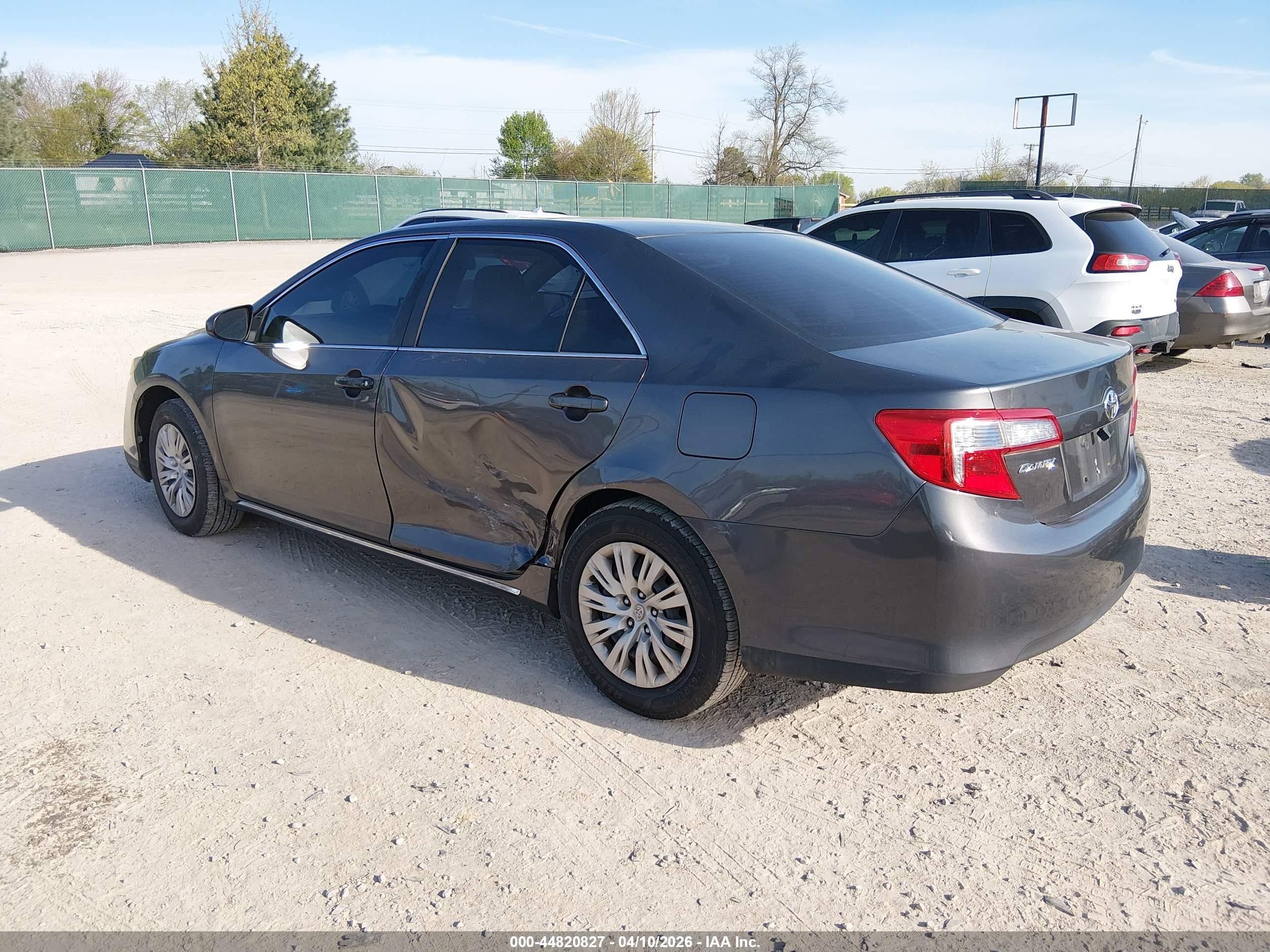 2013 Toyota Camry Le Серый vin: 4T4BF1FK7DR288797