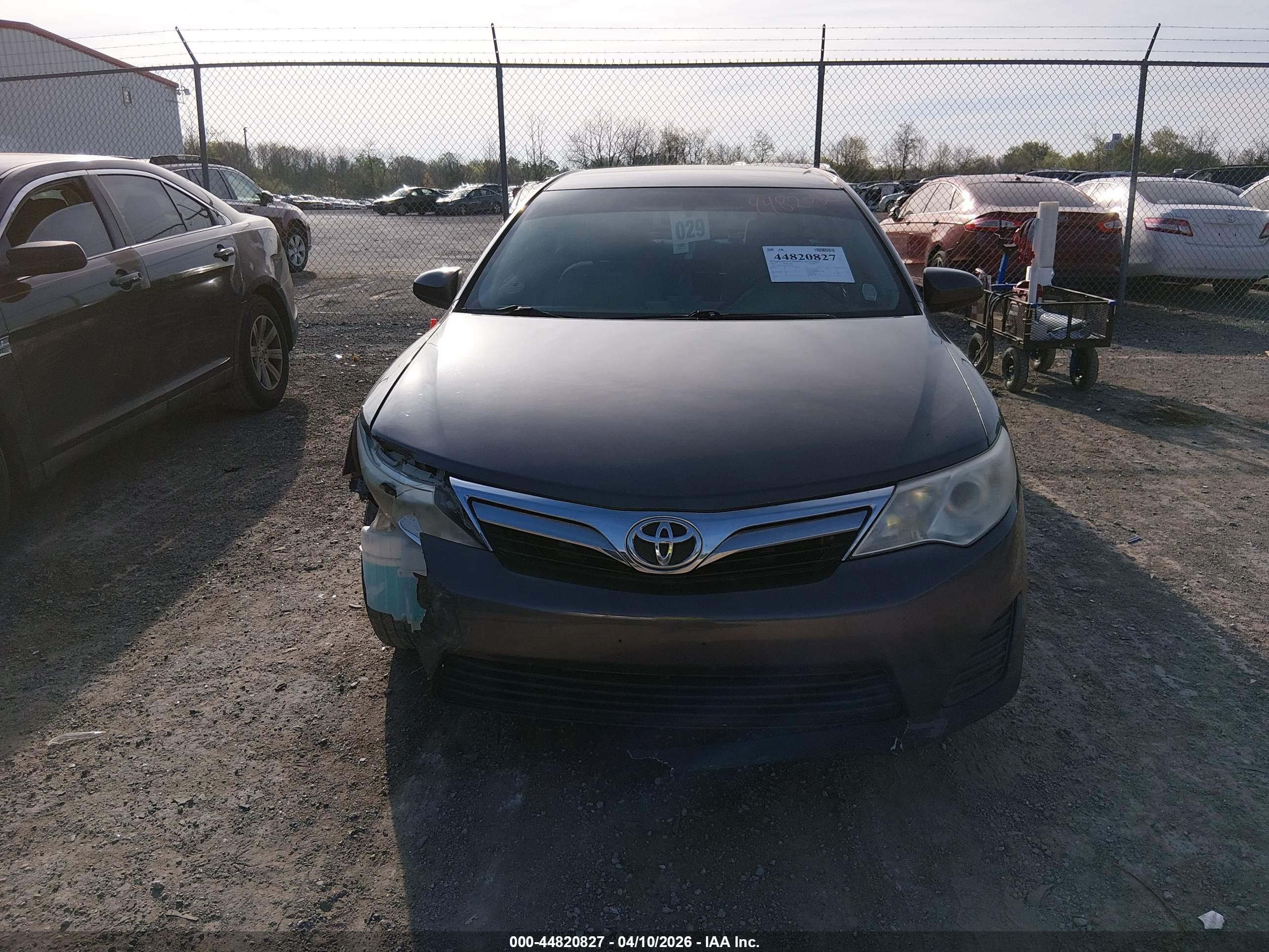 2013 Toyota Camry Le Серый vin: 4T4BF1FK7DR288797
