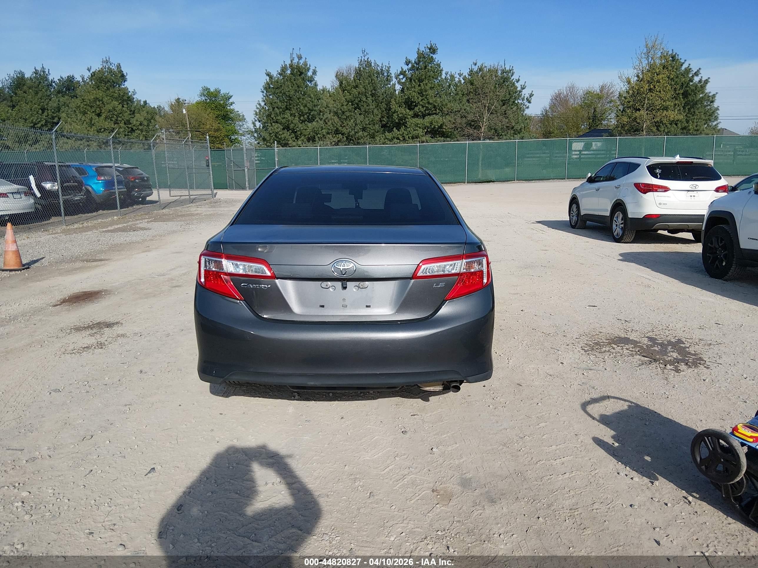 2013 Toyota Camry Le Серый vin: 4T4BF1FK7DR288797