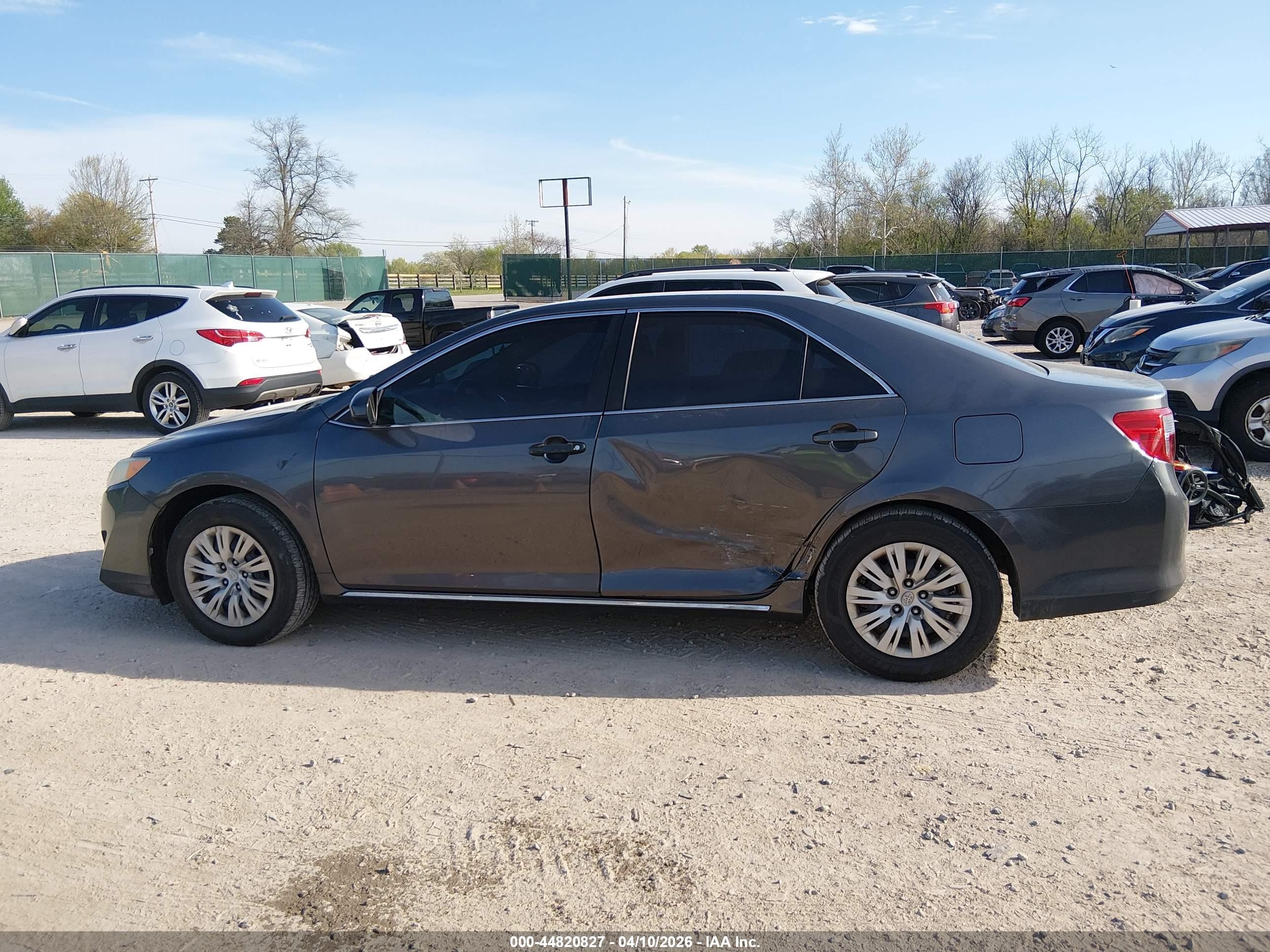 2013 Toyota Camry Le Серый vin: 4T4BF1FK7DR288797