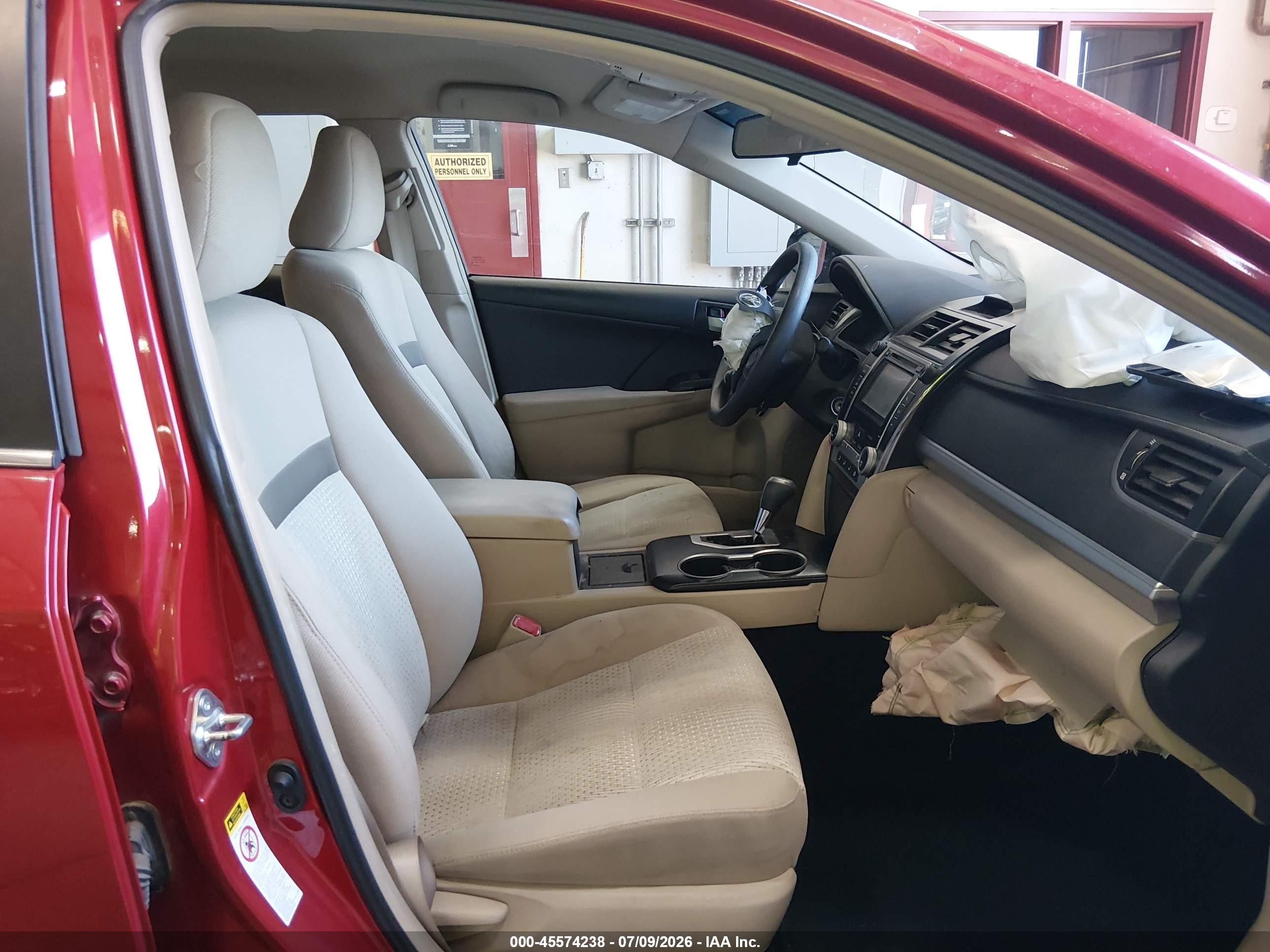 2013 Toyota Camry Le Red vin: 4T4BF1FK7DR307414