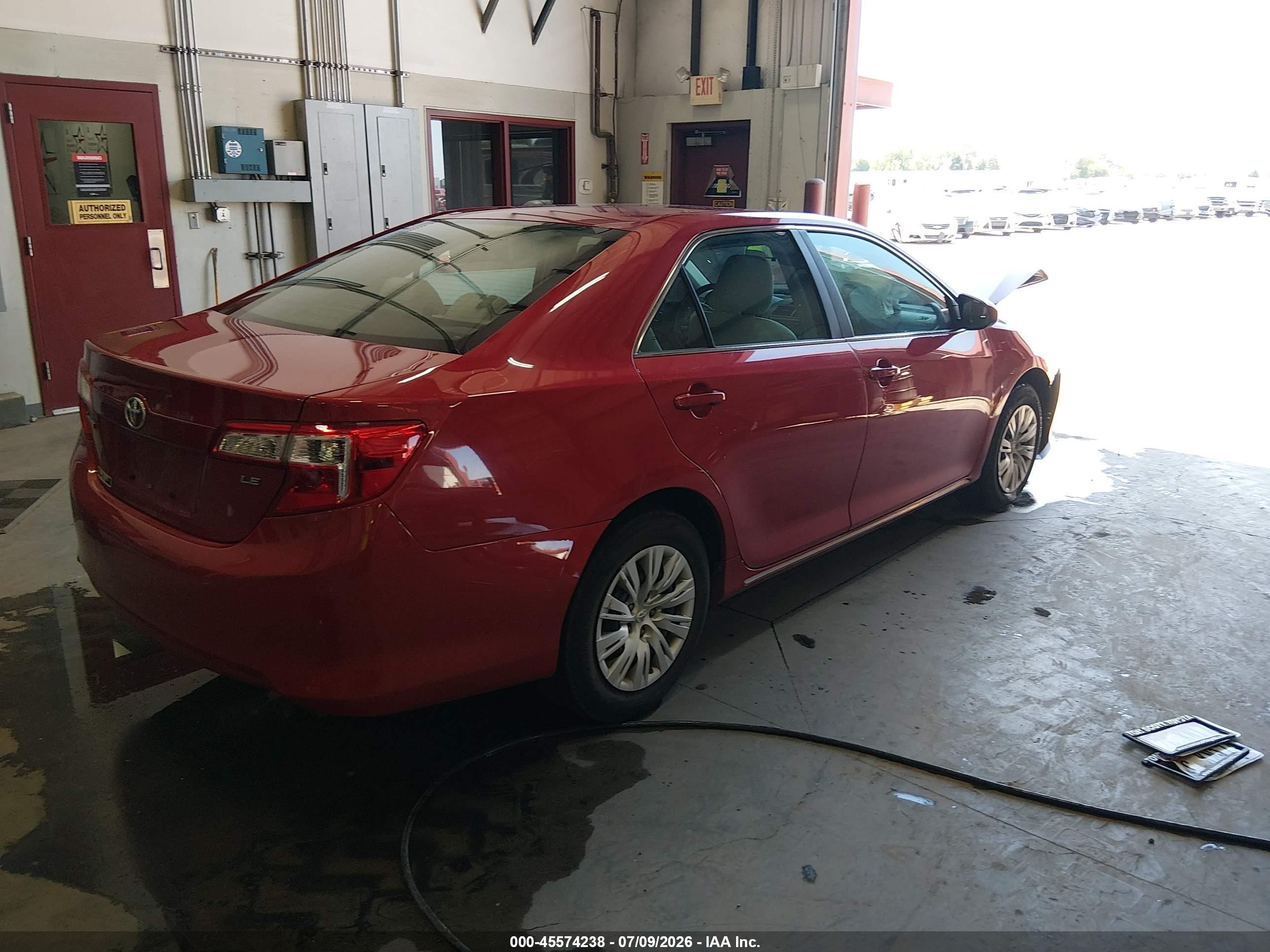 2013 Toyota Camry Le Red vin: 4T4BF1FK7DR307414