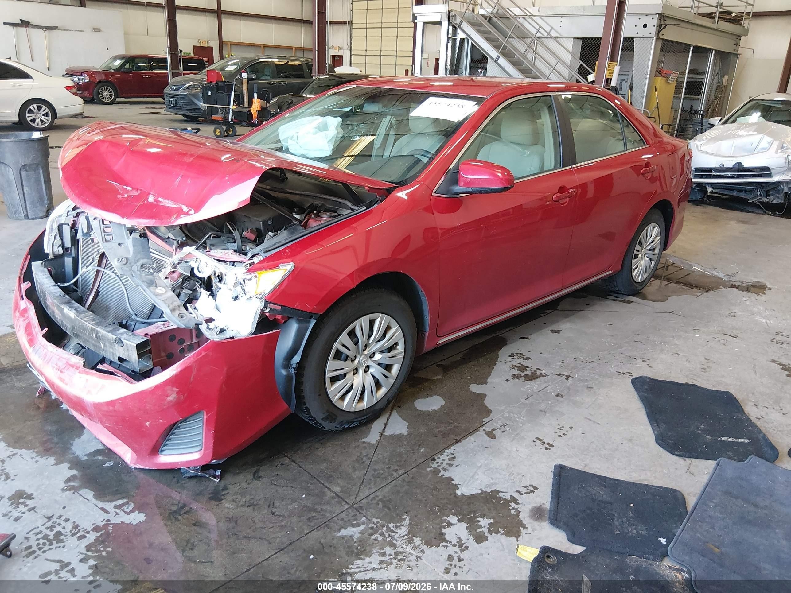 2013 Toyota Camry Le Red vin: 4T4BF1FK7DR307414