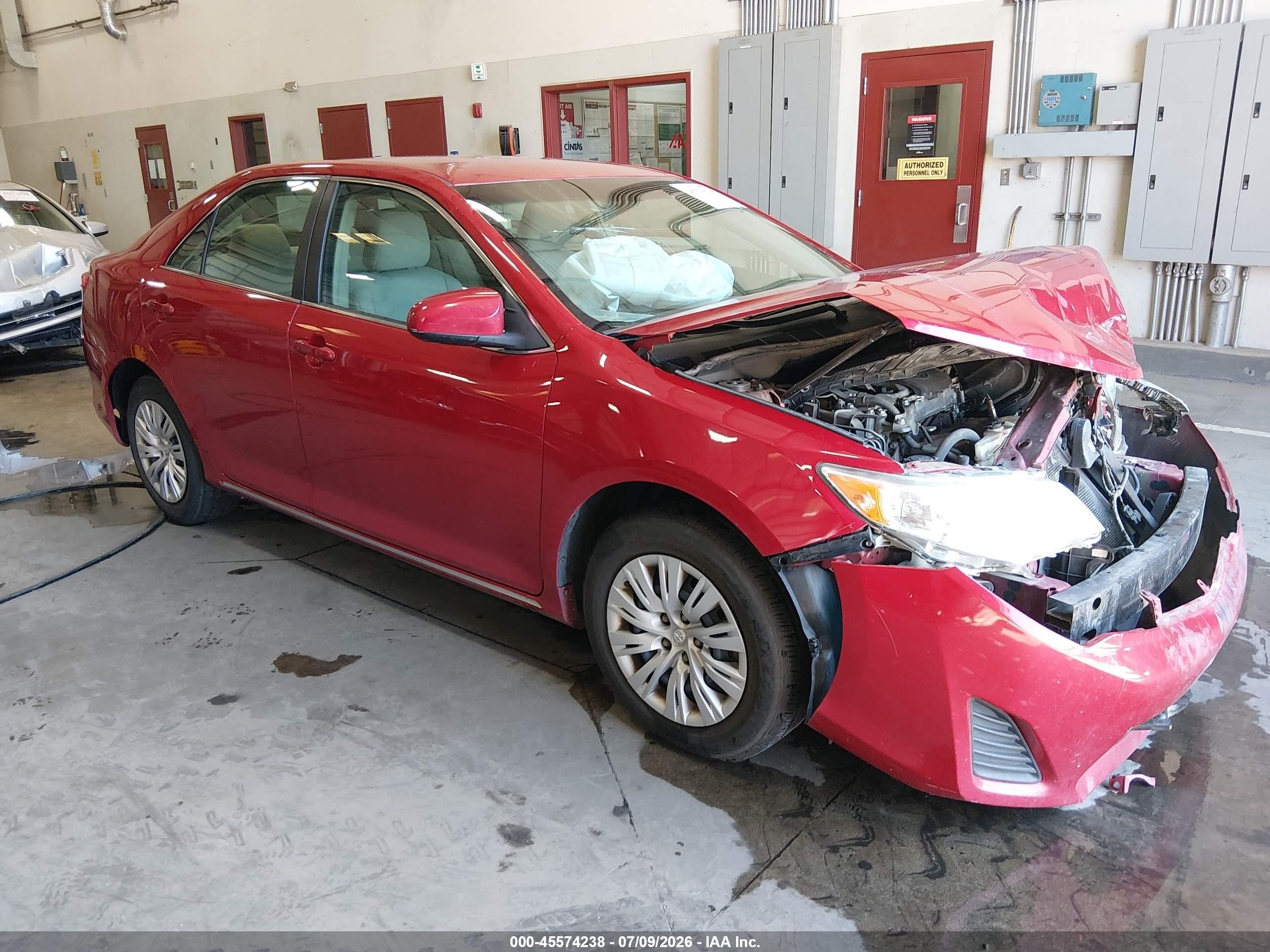2013 Toyota Camry Le Red vin: 4T4BF1FK7DR307414