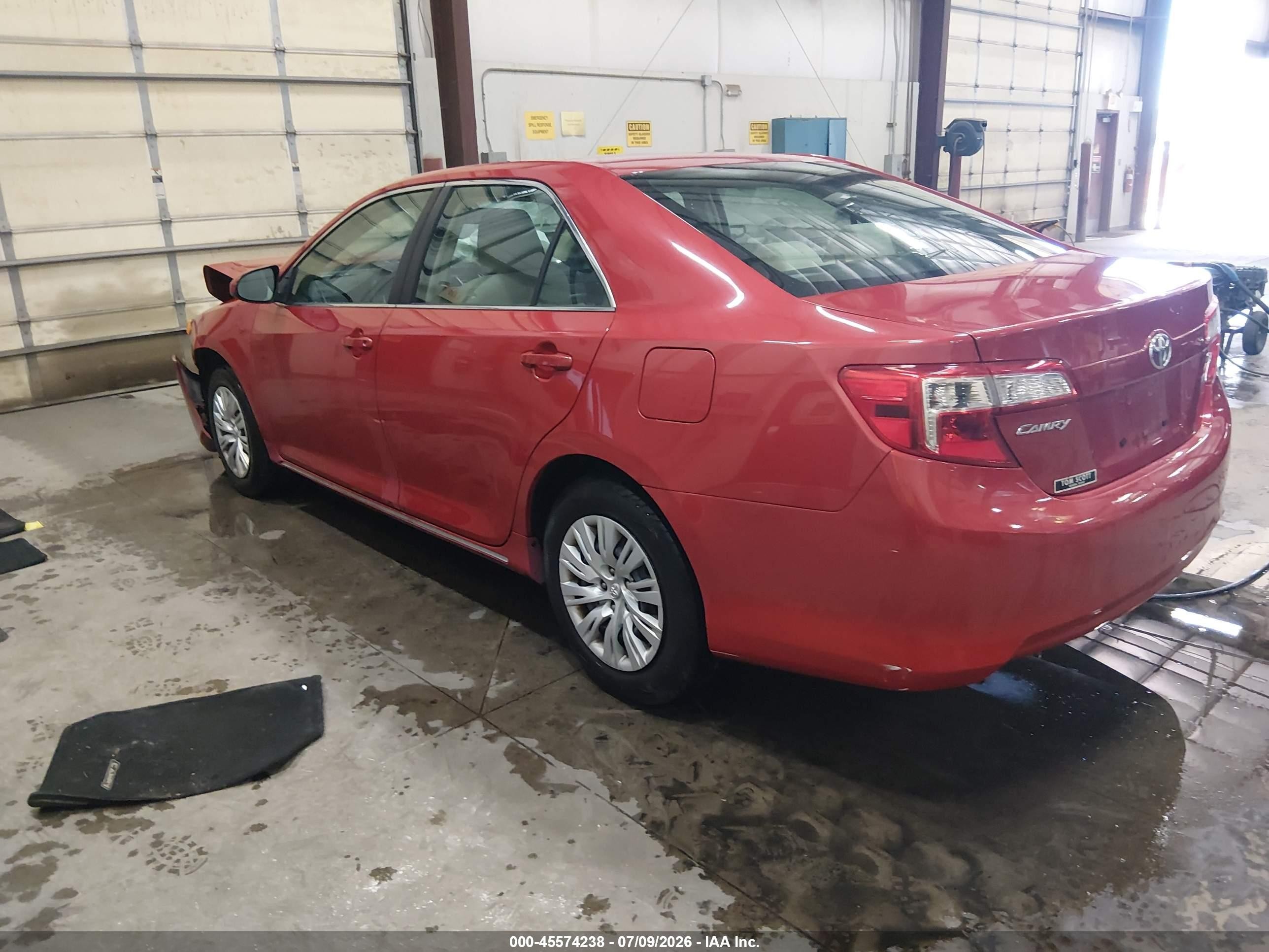2013 Toyota Camry Le Red vin: 4T4BF1FK7DR307414