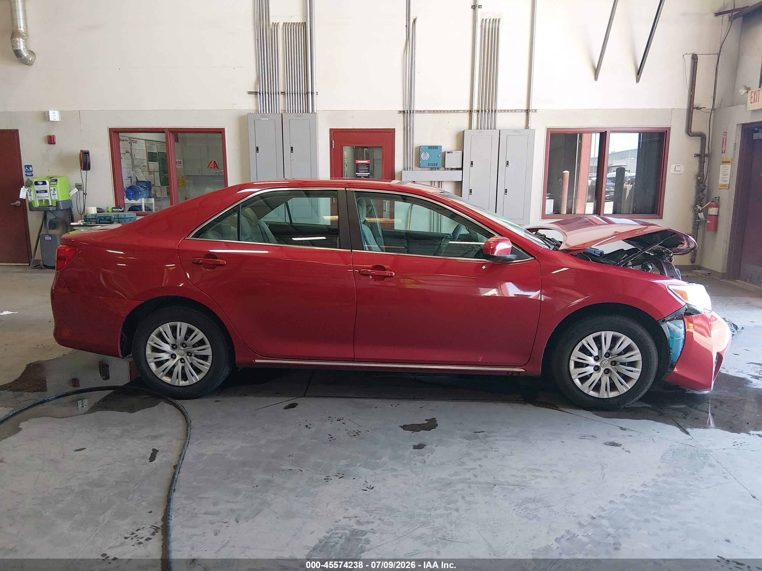 2013 Toyota Camry Le Red vin: 4T4BF1FK7DR307414