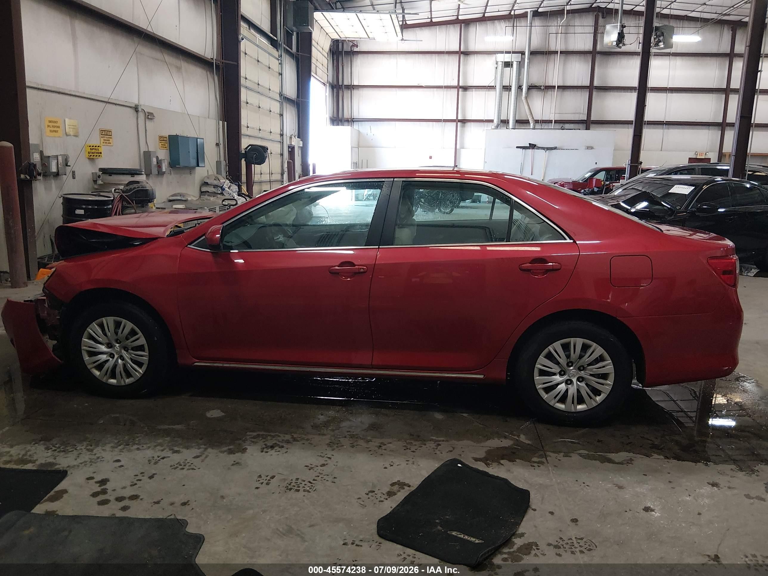 2013 Toyota Camry Le Red vin: 4T4BF1FK7DR307414