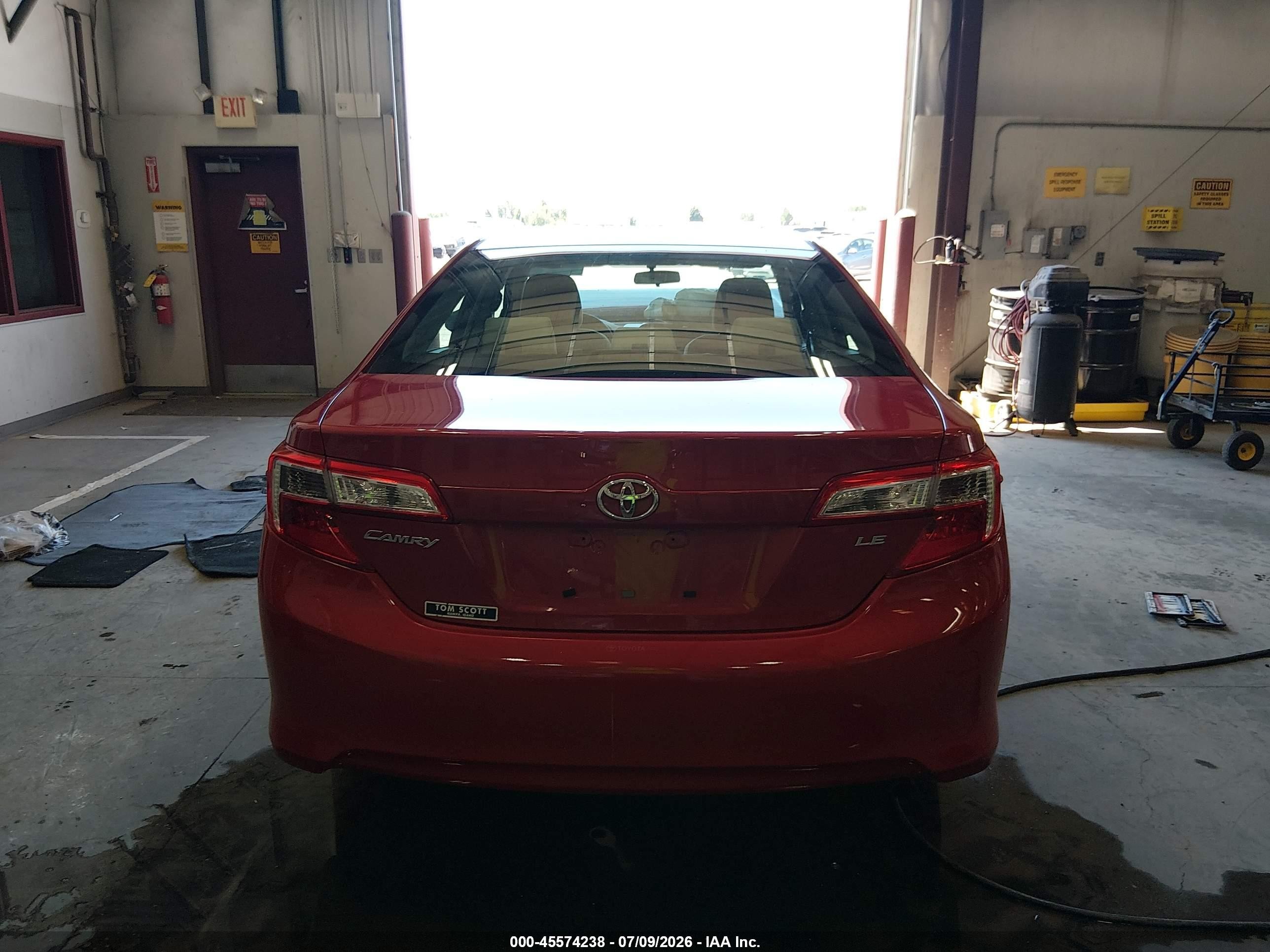 2013 Toyota Camry Le Red vin: 4T4BF1FK7DR307414
