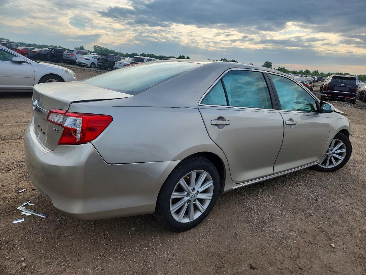 2014 Toyota Camry Xle Beige vin: 4T4BF1FK7ER337997