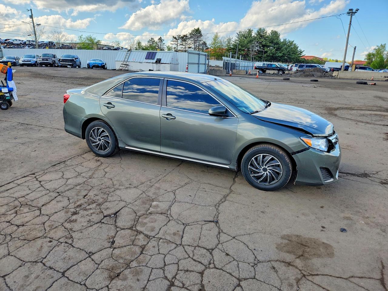 2014 Toyota Camry Le Зеленый vin: 4T4BF1FK7ER347607