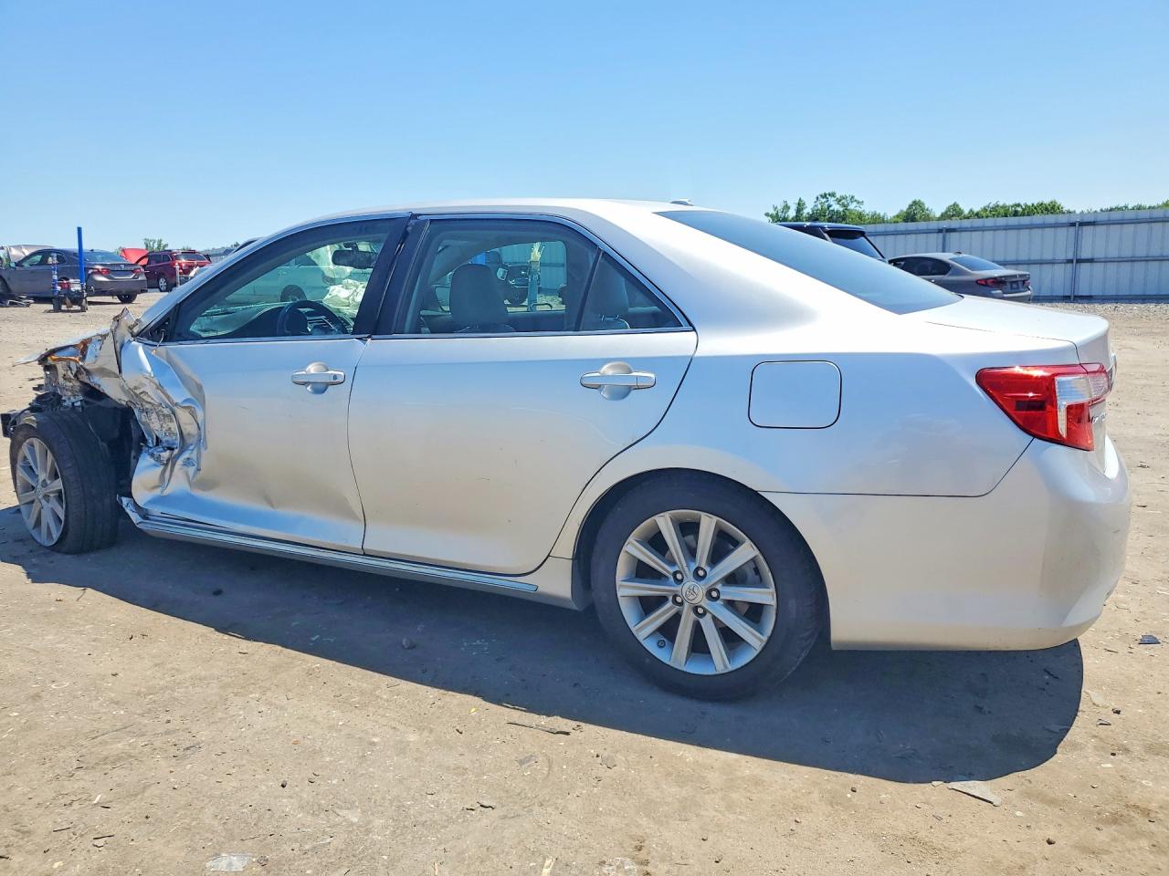 2014 Toyota Camry Xle Silver vin: 4T4BF1FK7ER371003
