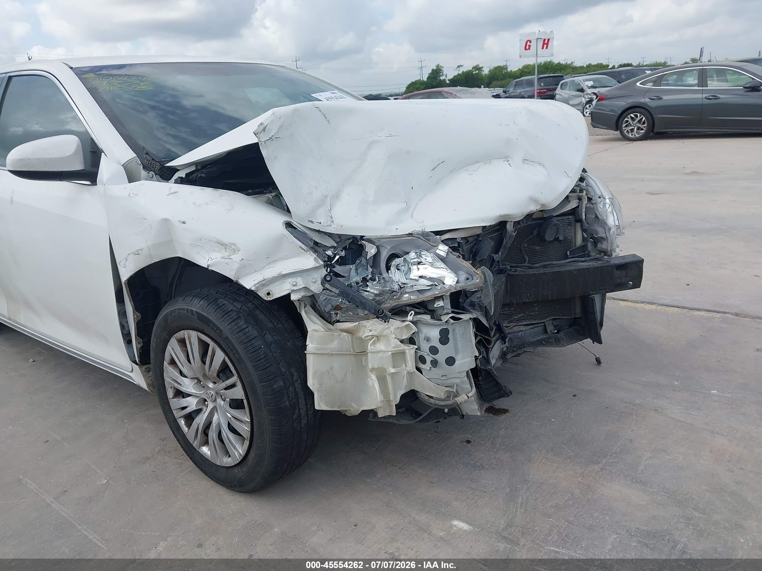 2014 Toyota Camry Le White vin: 4T4BF1FK7ER371776