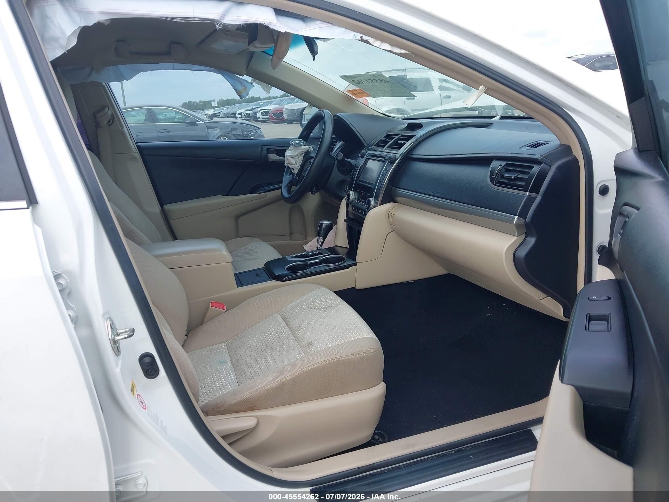 2014 Toyota Camry Le White vin: 4T4BF1FK7ER371776