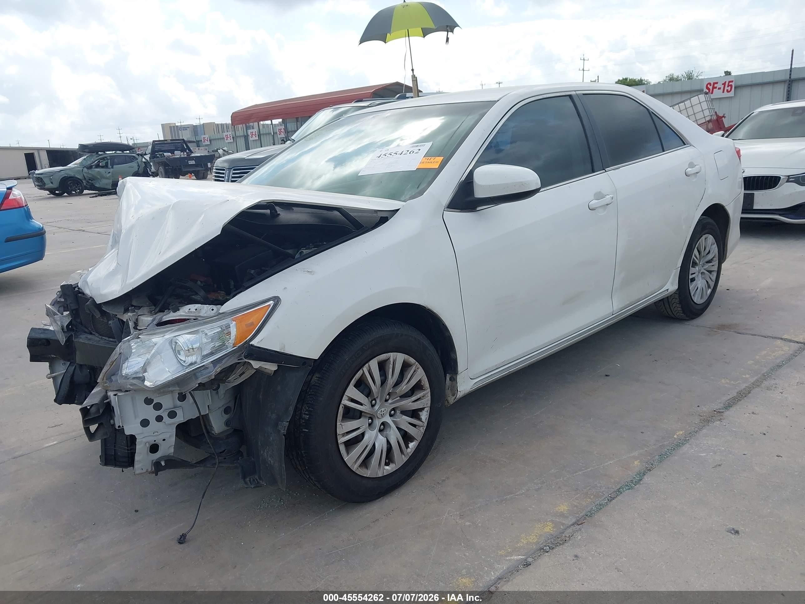 2014 Toyota Camry Le White vin: 4T4BF1FK7ER371776