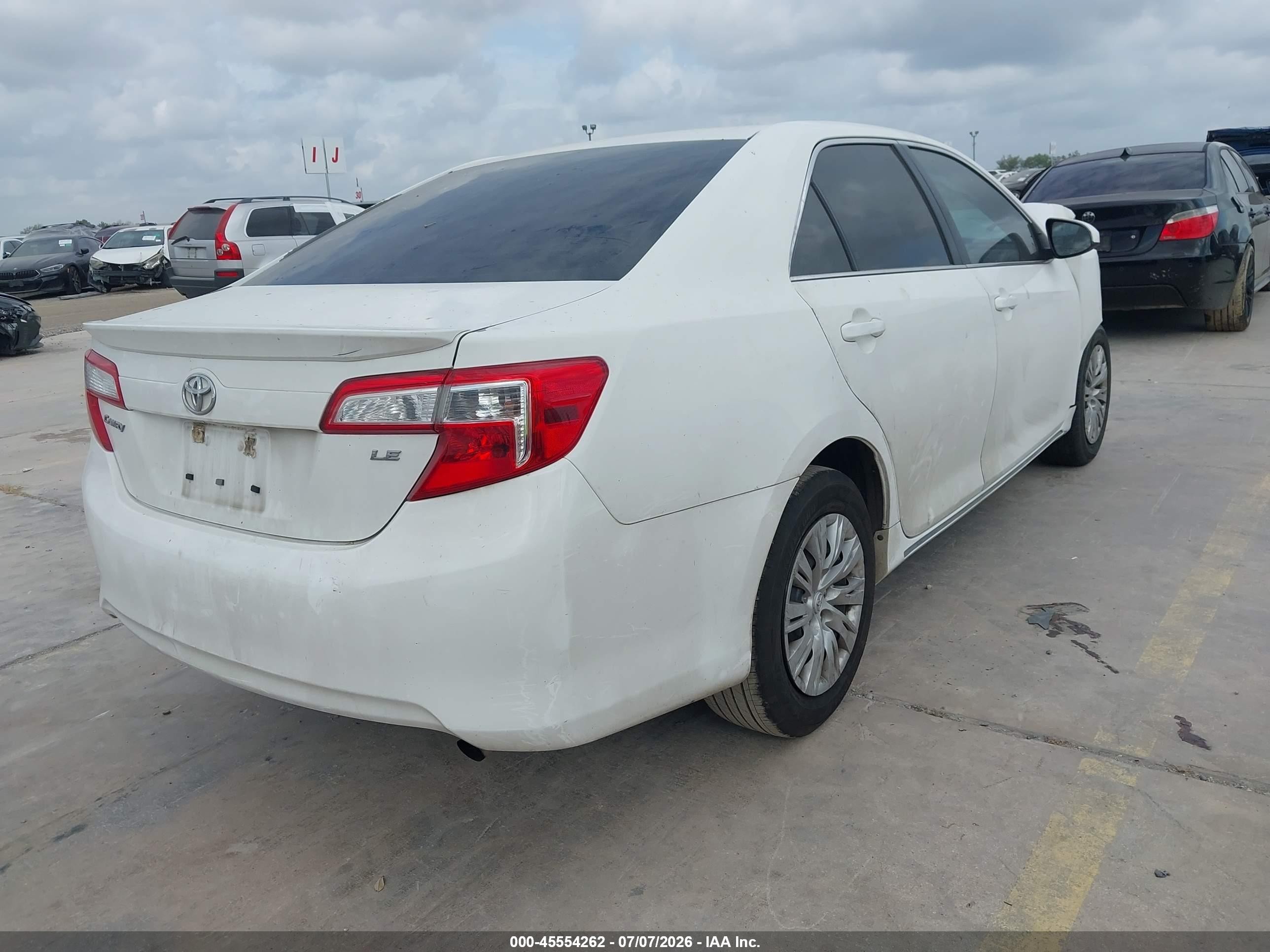 2014 Toyota Camry Le White vin: 4T4BF1FK7ER371776