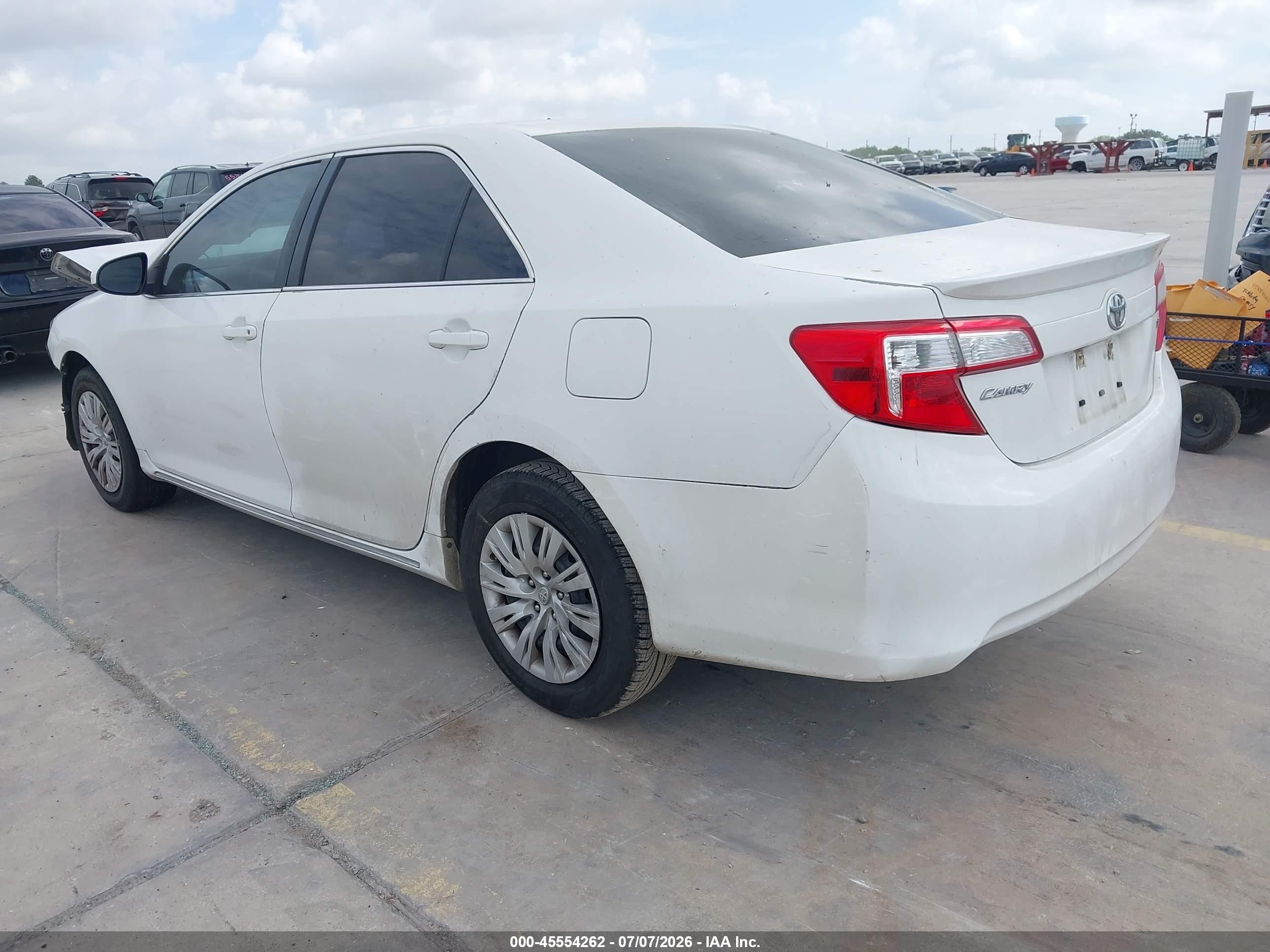 2014 Toyota Camry Le White vin: 4T4BF1FK7ER371776