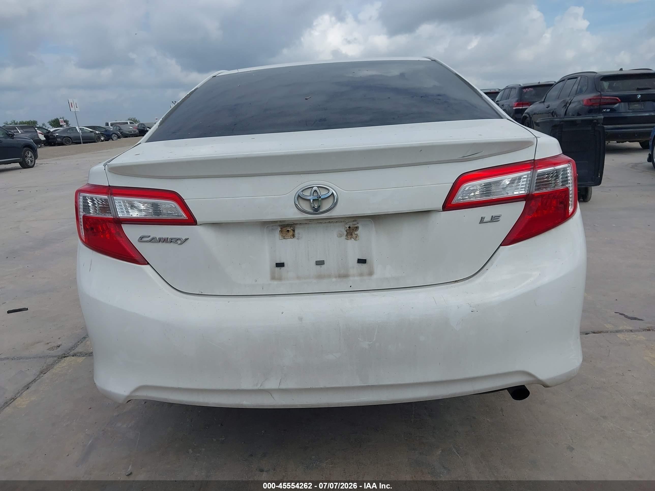 2014 Toyota Camry Le White vin: 4T4BF1FK7ER371776