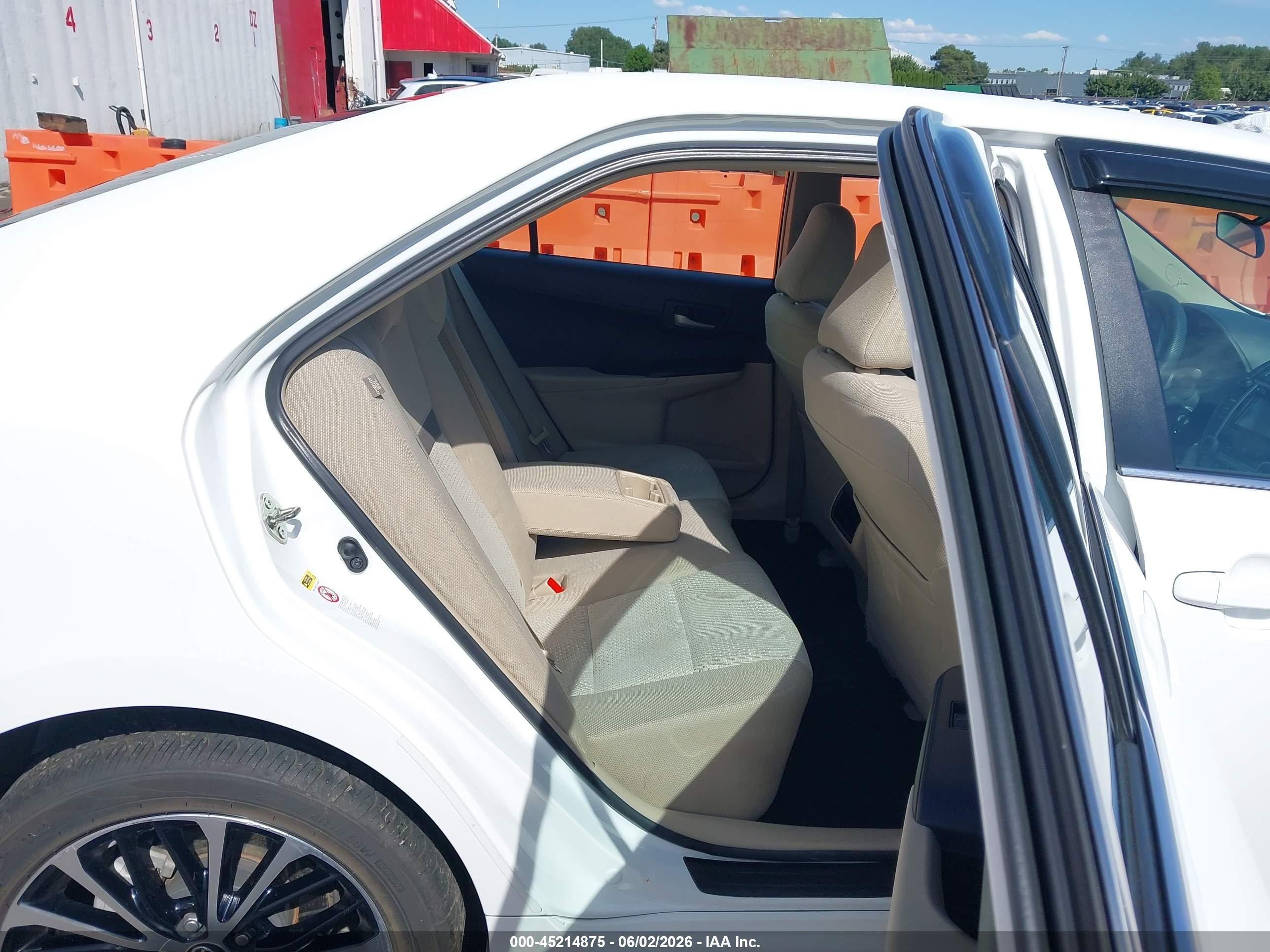 2014 Toyota Camry Le White vin: 4T4BF1FK7ER380493
