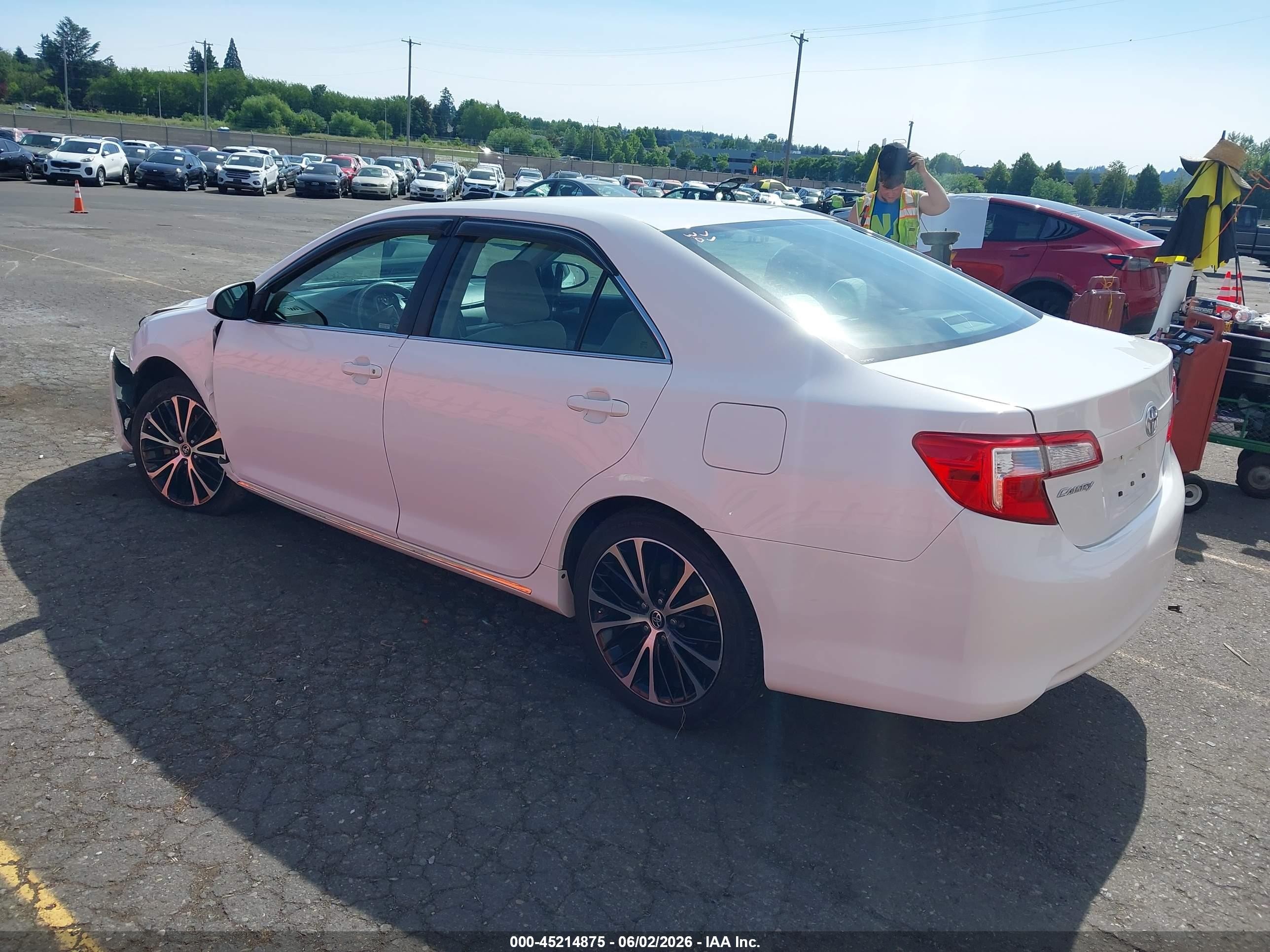 2014 Toyota Camry Le White vin: 4T4BF1FK7ER380493
