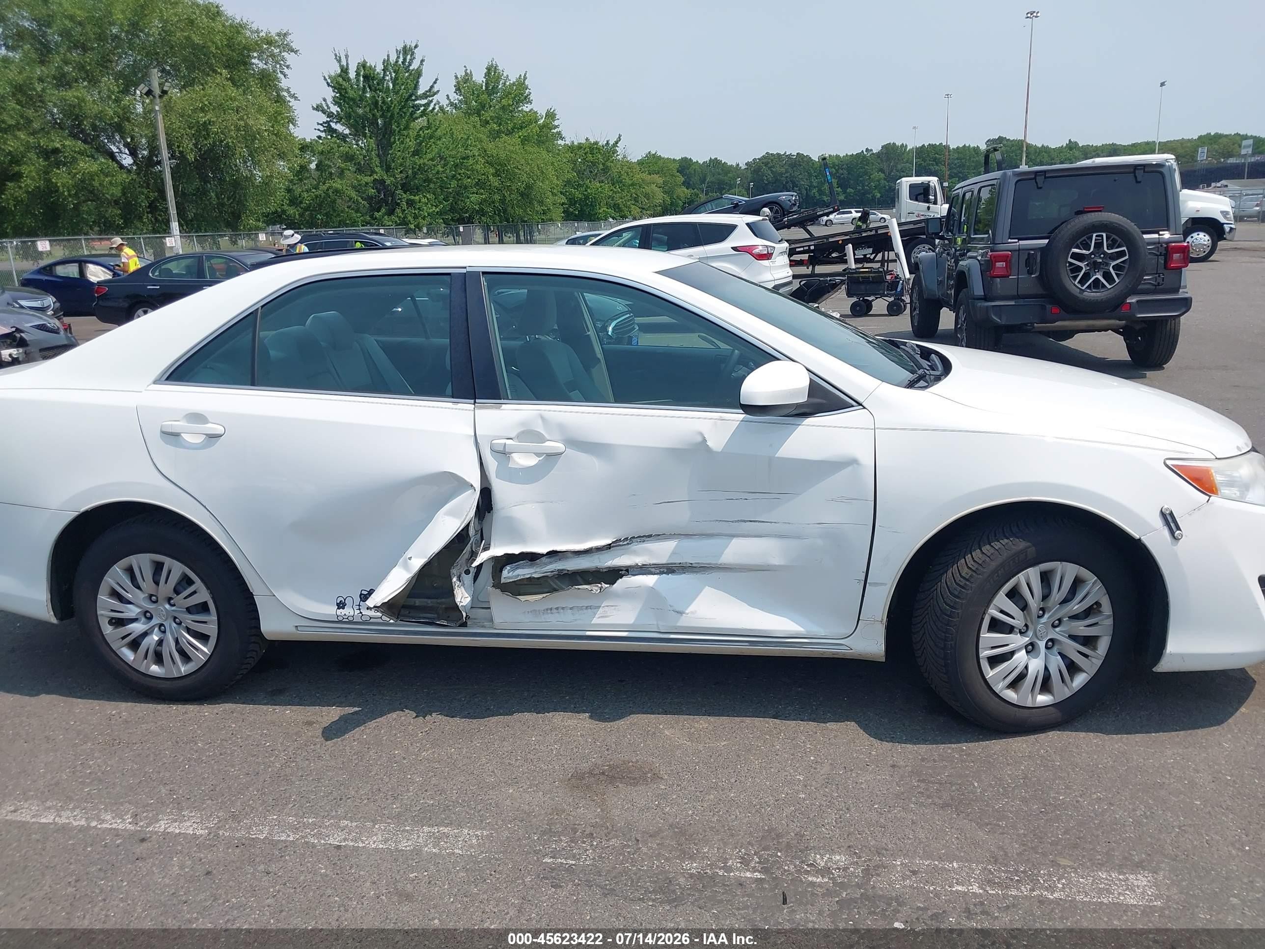2014 Toyota Camry Le Белый vin: 4T4BF1FK7ER380641