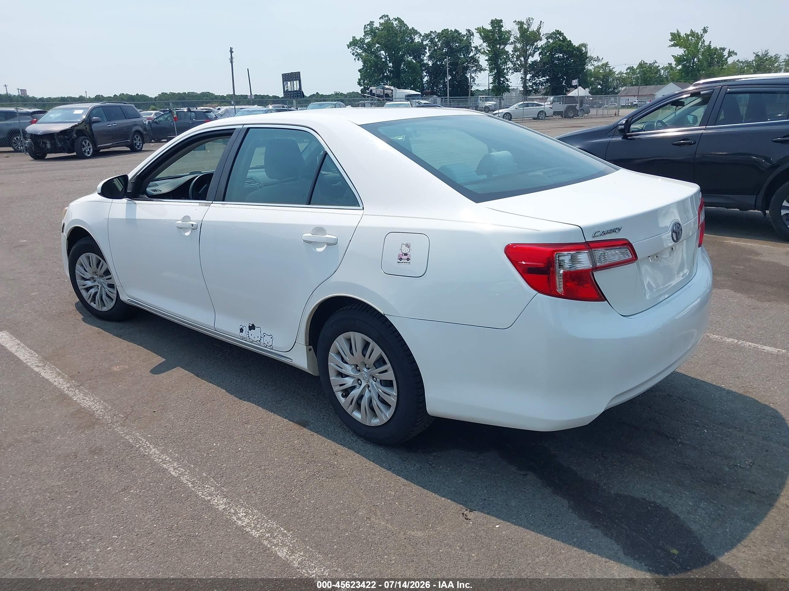 2014 Toyota Camry Le Белый vin: 4T4BF1FK7ER380641