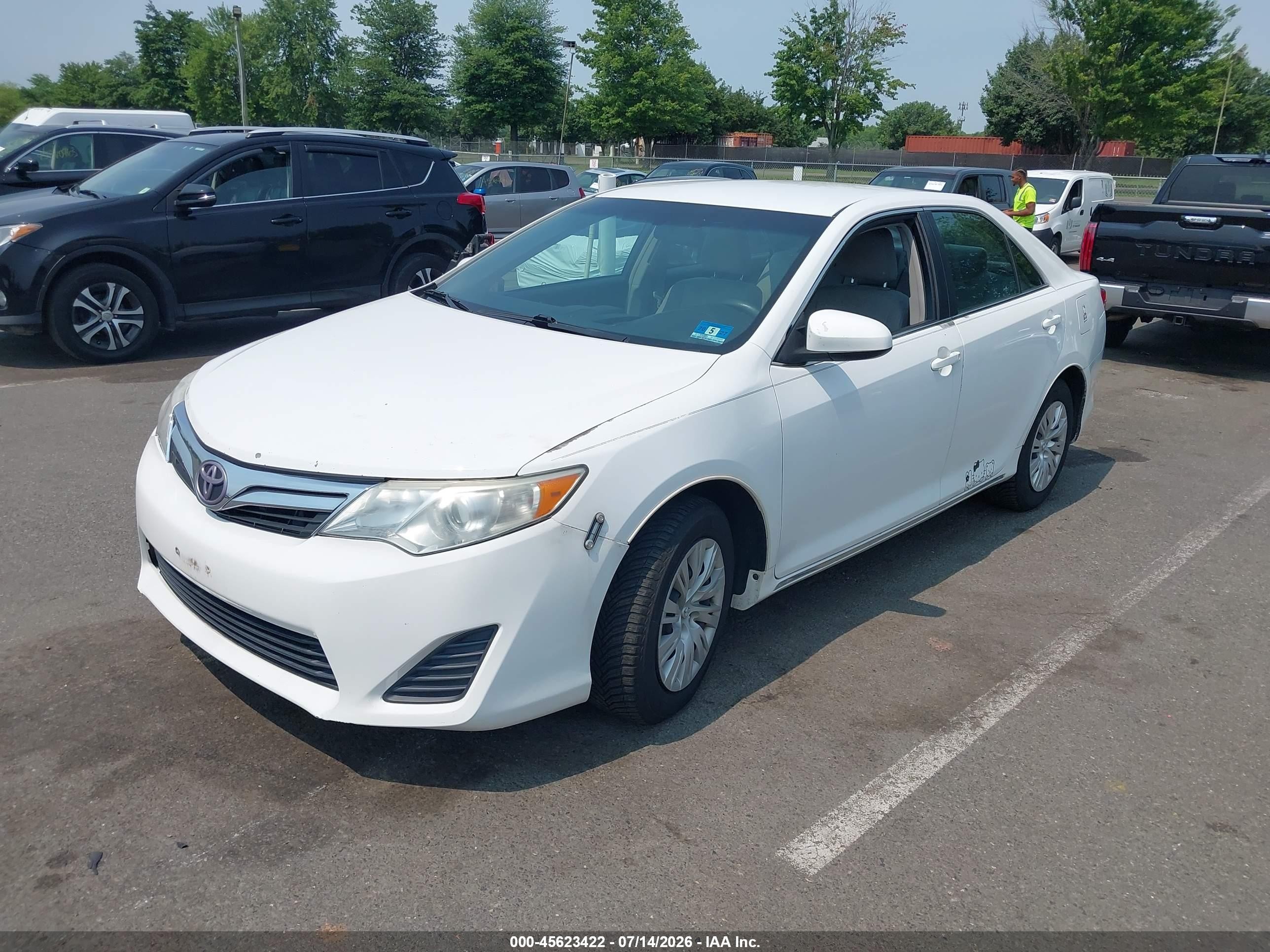 2014 Toyota Camry Le Белый vin: 4T4BF1FK7ER380641