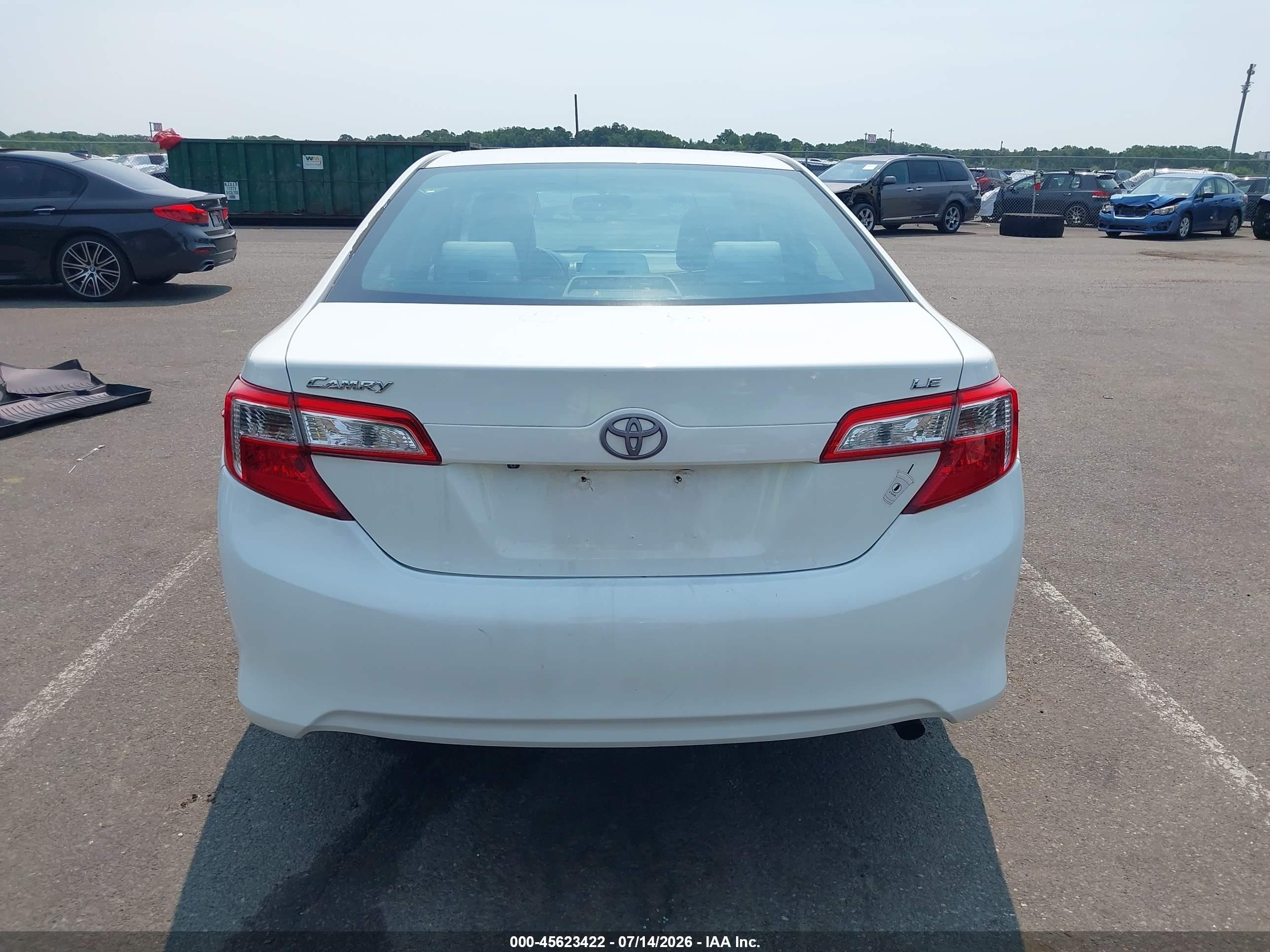 2014 Toyota Camry Le Белый vin: 4T4BF1FK7ER380641