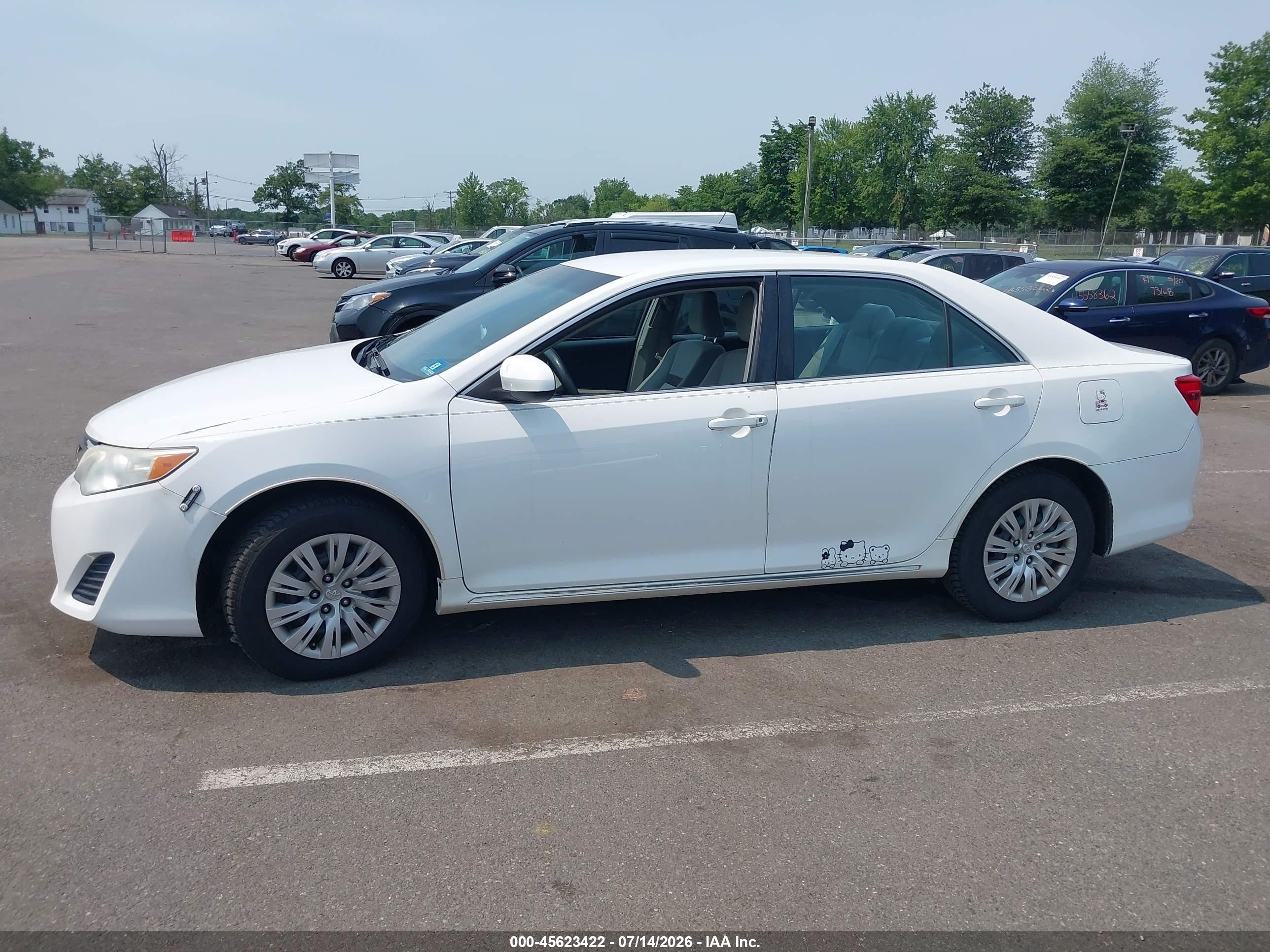 2014 Toyota Camry Le Белый vin: 4T4BF1FK7ER380641