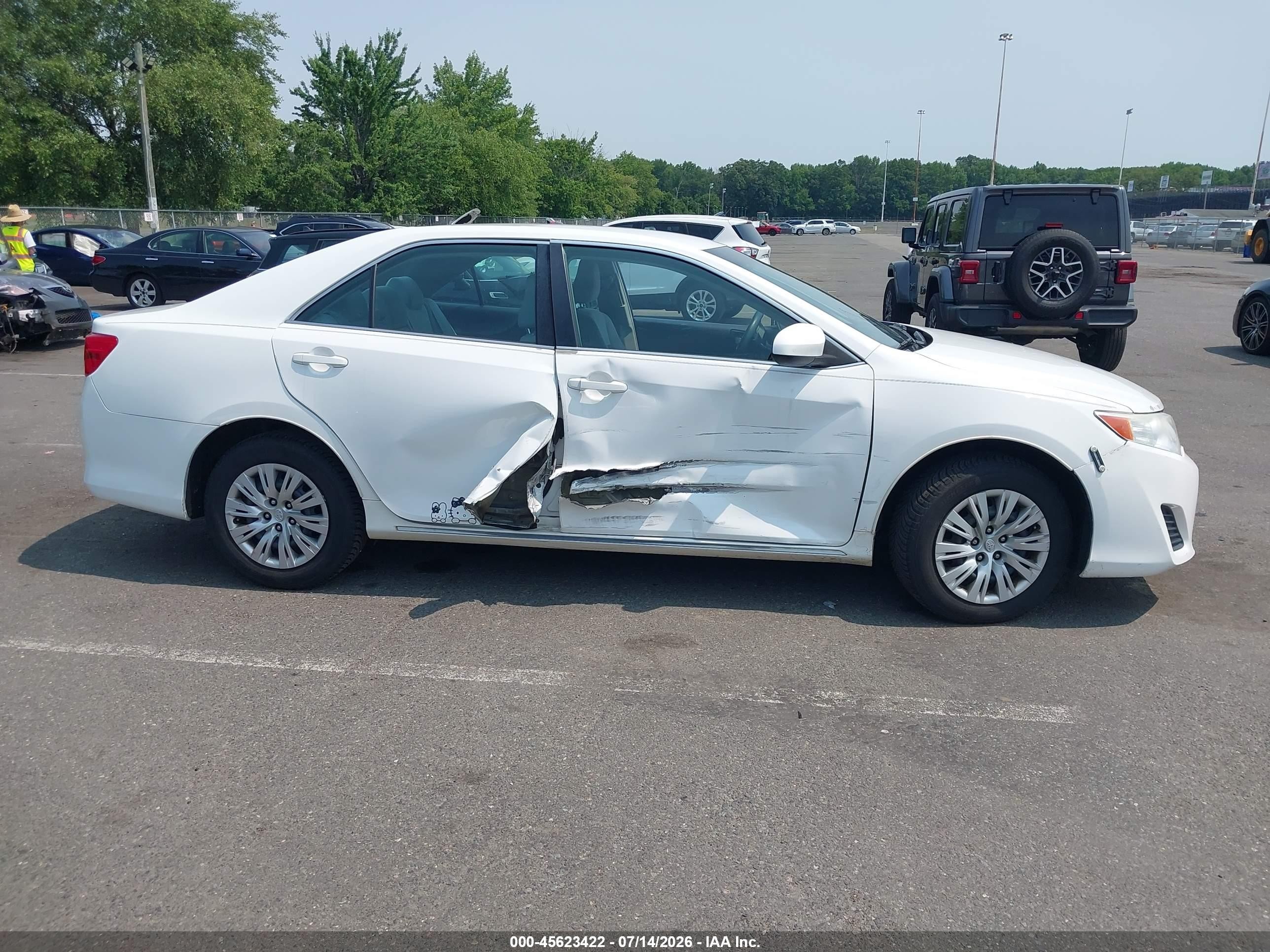 2014 Toyota Camry Le Белый vin: 4T4BF1FK7ER380641