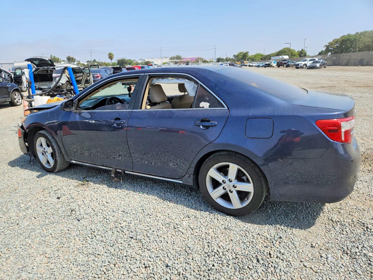 2014 Toyota Camry Le Blue vin: 4T4BF1FK7ER382115