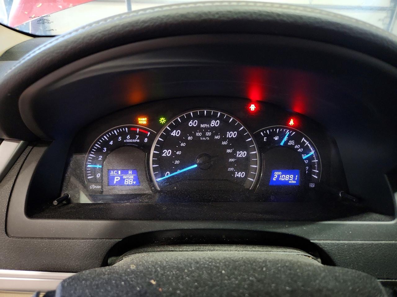 2014 Toyota Camry Le Красный vin: 4T4BF1FK7ER399058