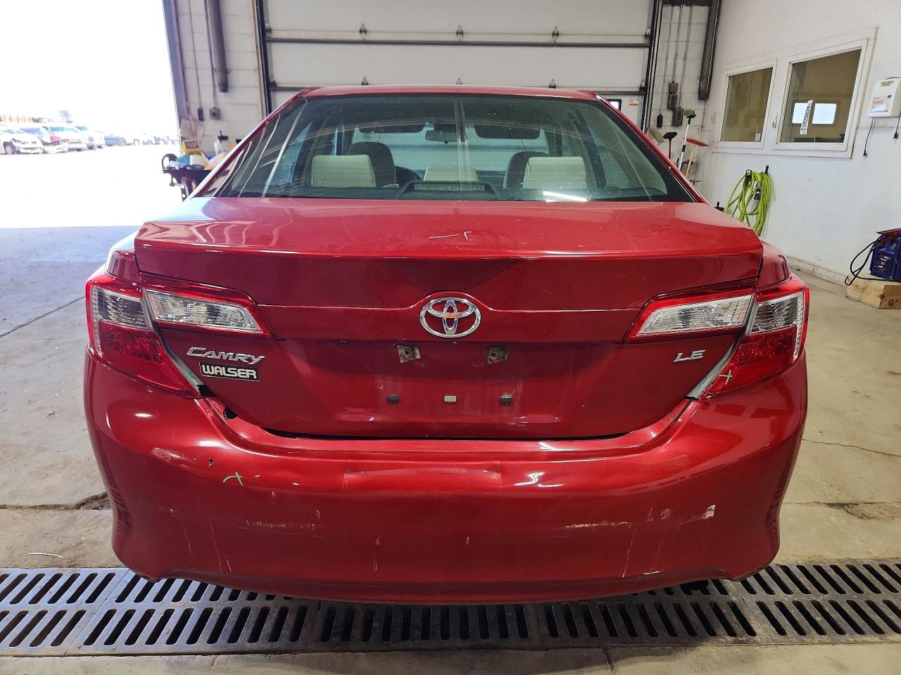 2014 Toyota Camry Le Красный vin: 4T4BF1FK7ER399058