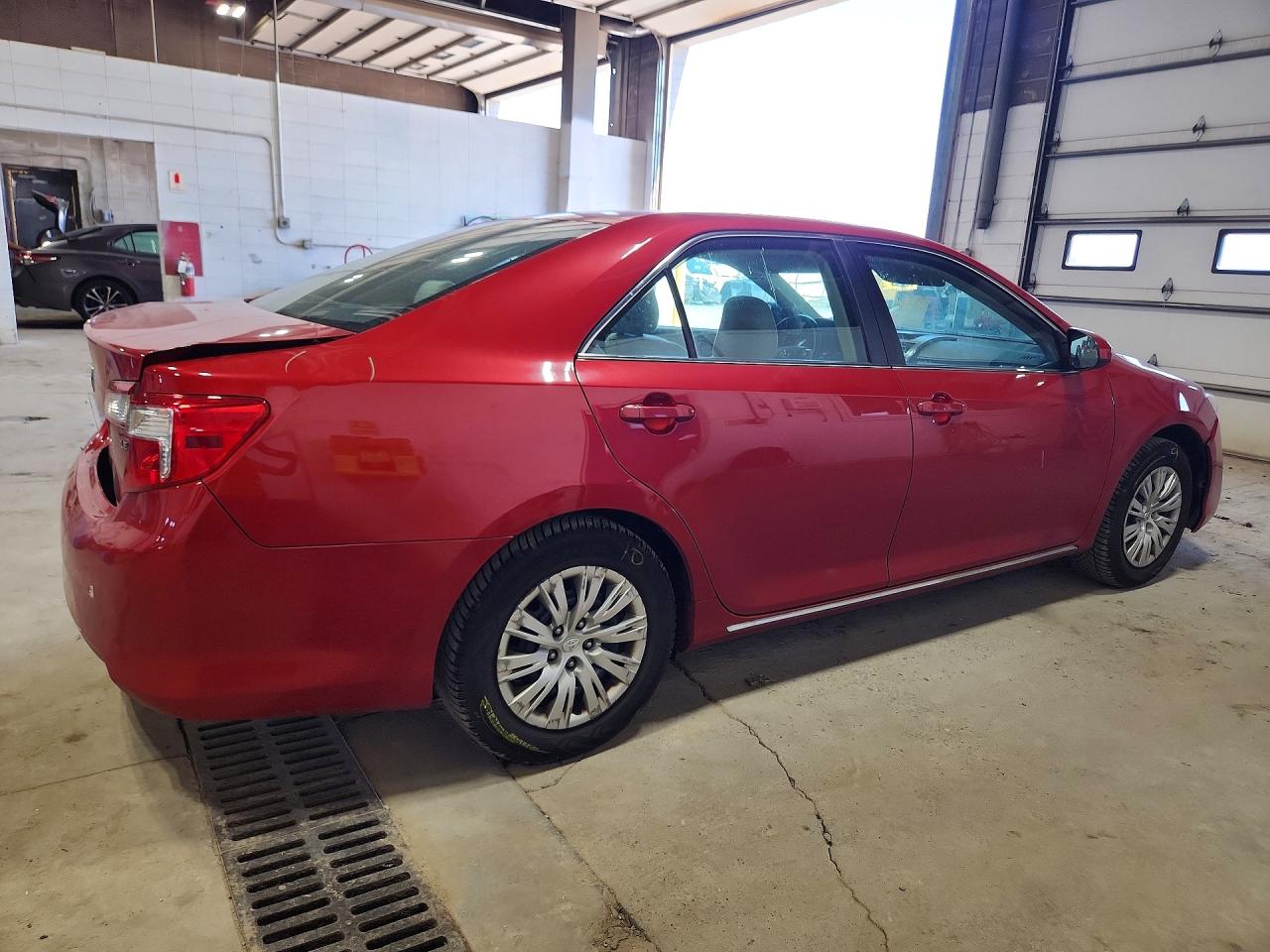2014 Toyota Camry Le Красный vin: 4T4BF1FK7ER399058