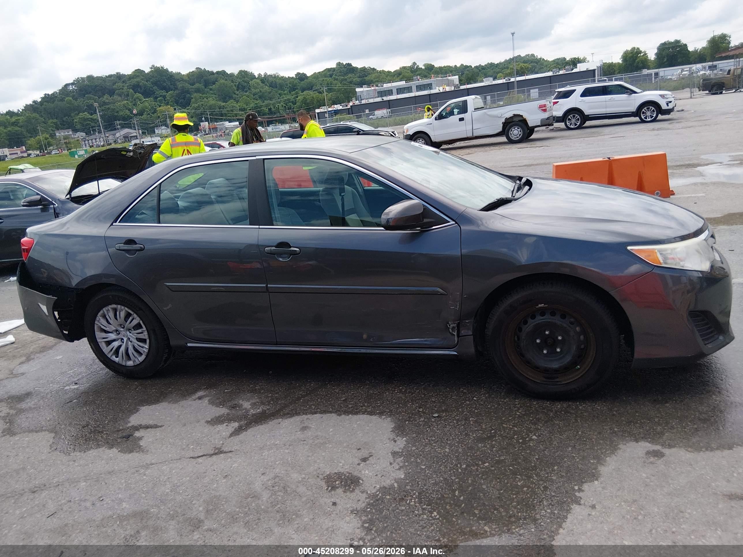 2014 Toyota Camry Le Gray vin: 4T4BF1FK7ER402573