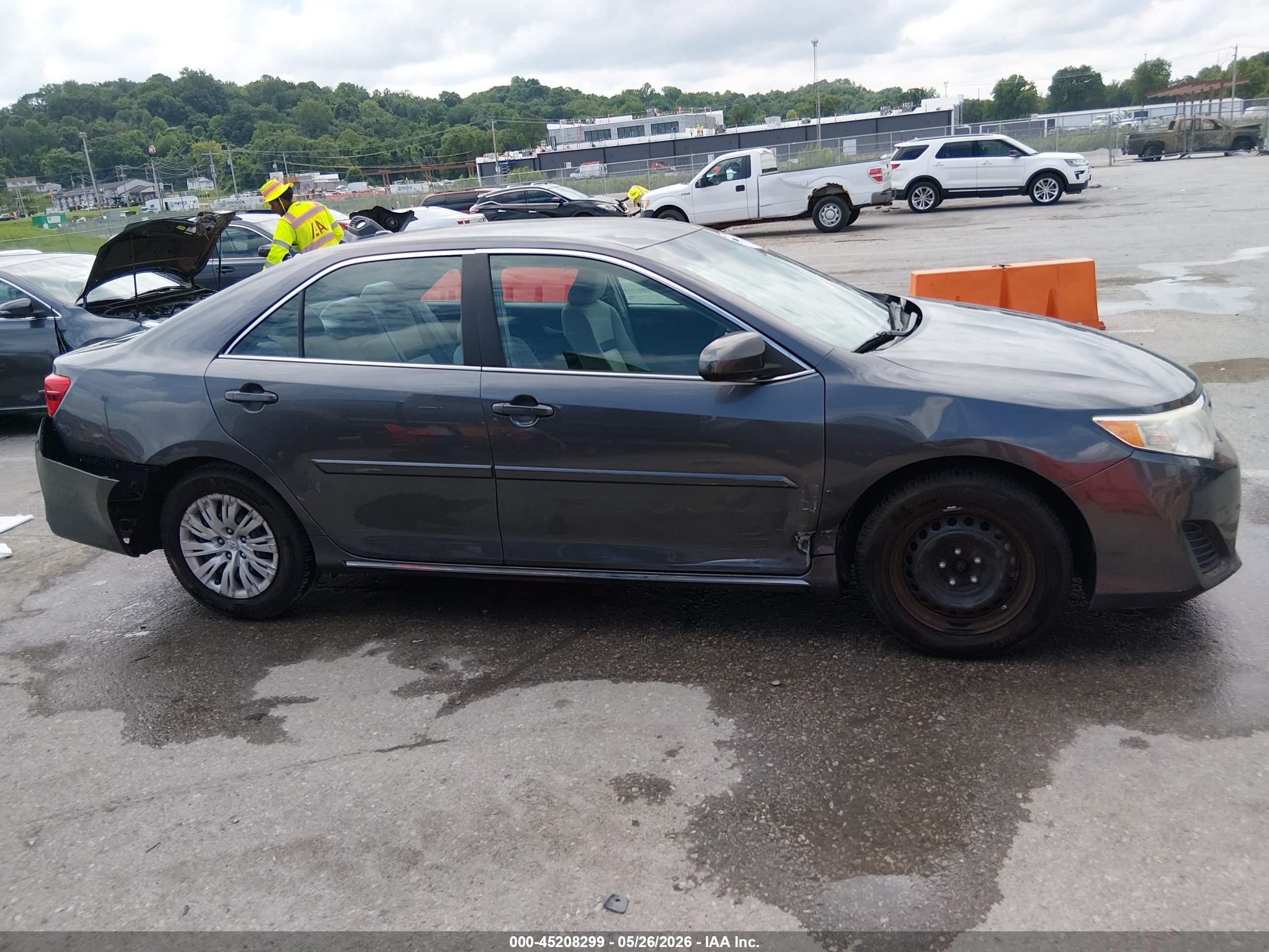 2014 Toyota Camry Le Gray vin: 4T4BF1FK7ER402573